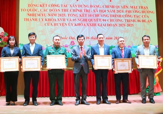 Huyện Quốc Oai: Khen thưởng các tập thể và cá nhân vì có thành tích trong công tác xây dựng Đảng - ảnh 1