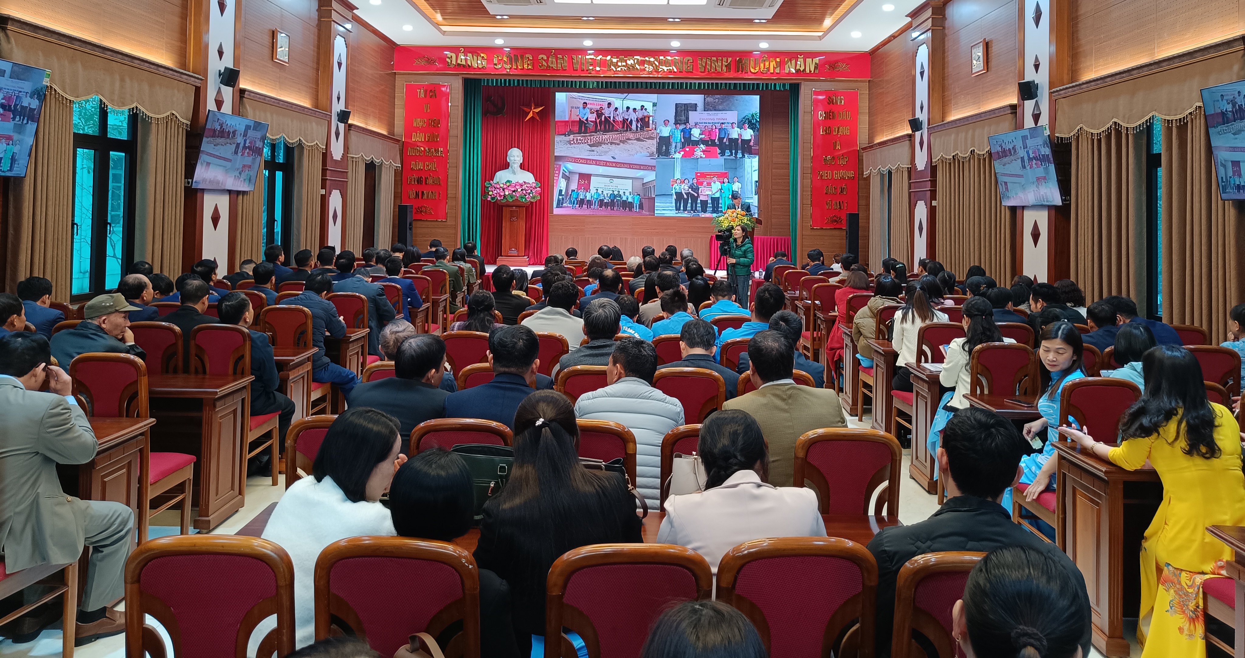 Huyện Quốc Oai: Triển khai các nhiệm vụ có trọng tâm, trọng điểm đạt nhiều kết quả tích cực - ảnh 2