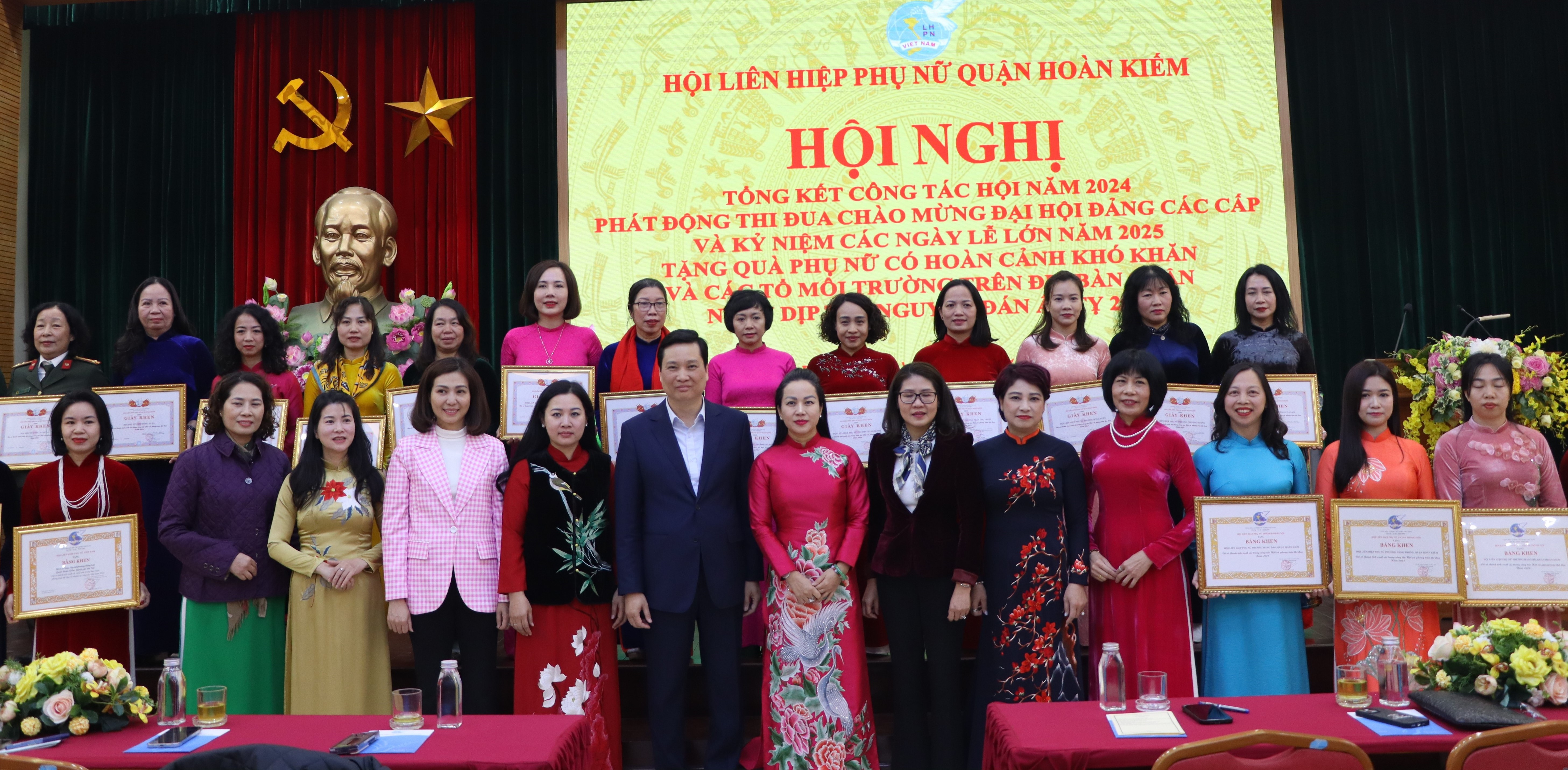 Hội LHPN quận Hoàn Kiếm: 10 dấu ấn/hoạt động nổi bật trong công tác Hội năm 2024 - ảnh 2