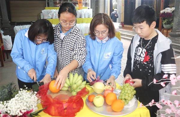 Hội LHPN huyện Gia Lâm tổ chức chương trình Mùa xuân “nhân” yêu thương tặng quà trẻ mồ côi nhân dịp Tết - ảnh 2