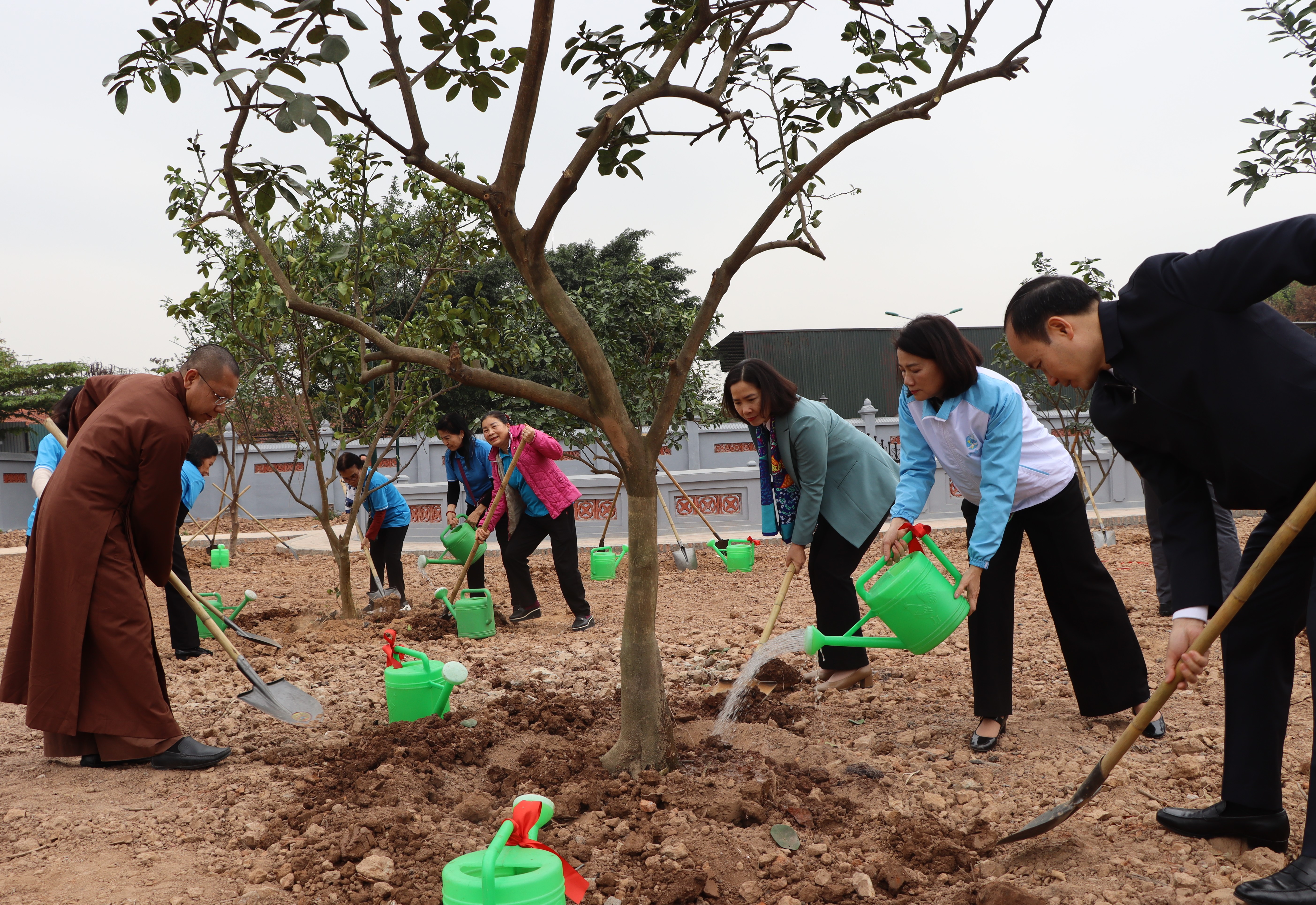 Chủ tịch Hội LHPN Hà Nội Lê Kim Anh dự phát động Tết trồng cây tại quận Long Biên - ảnh 2