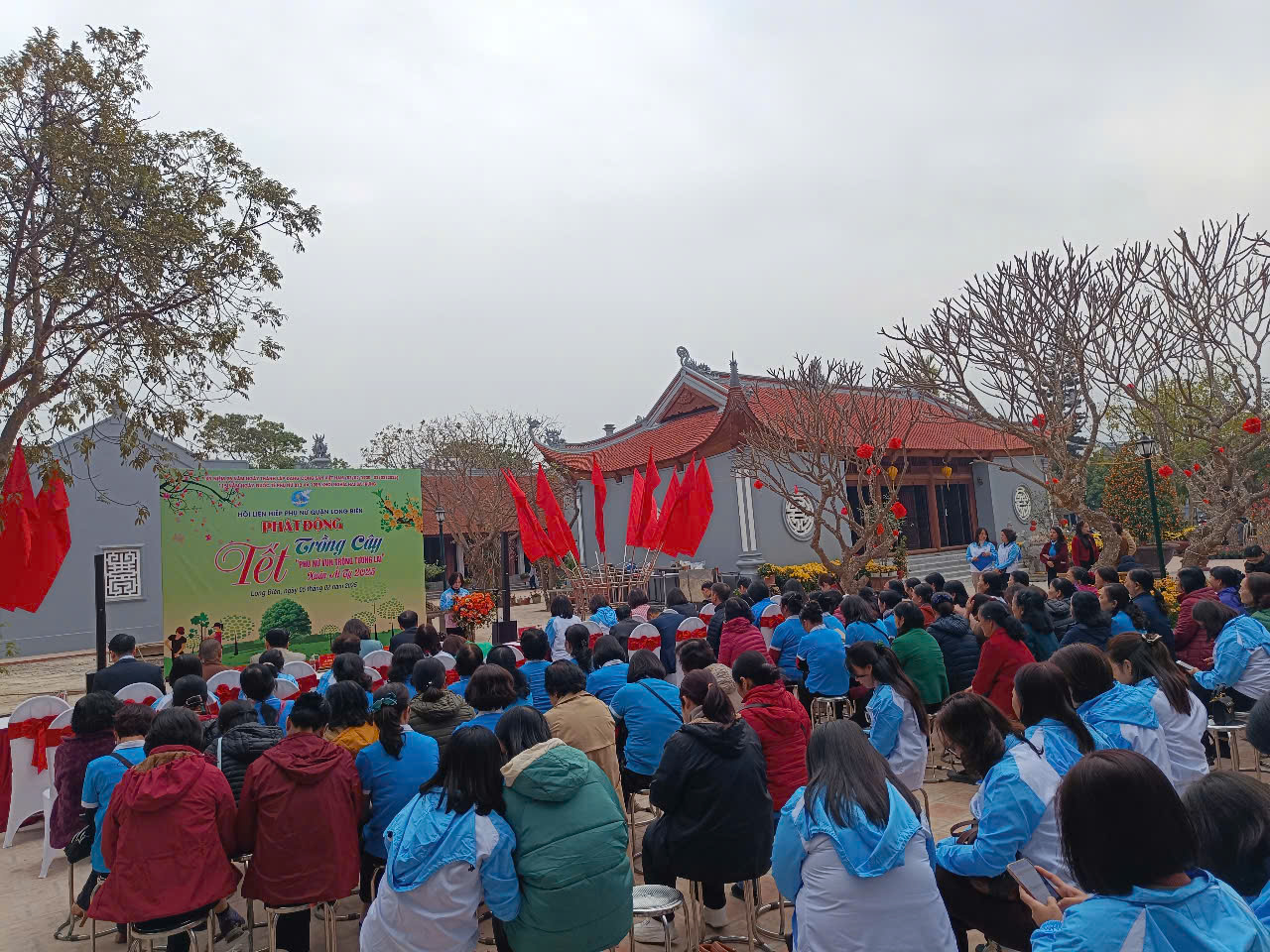 Chủ tịch Hội LHPN Hà Nội Lê Kim Anh dự phát động Tết trồng cây tại quận Long Biên - ảnh 6
