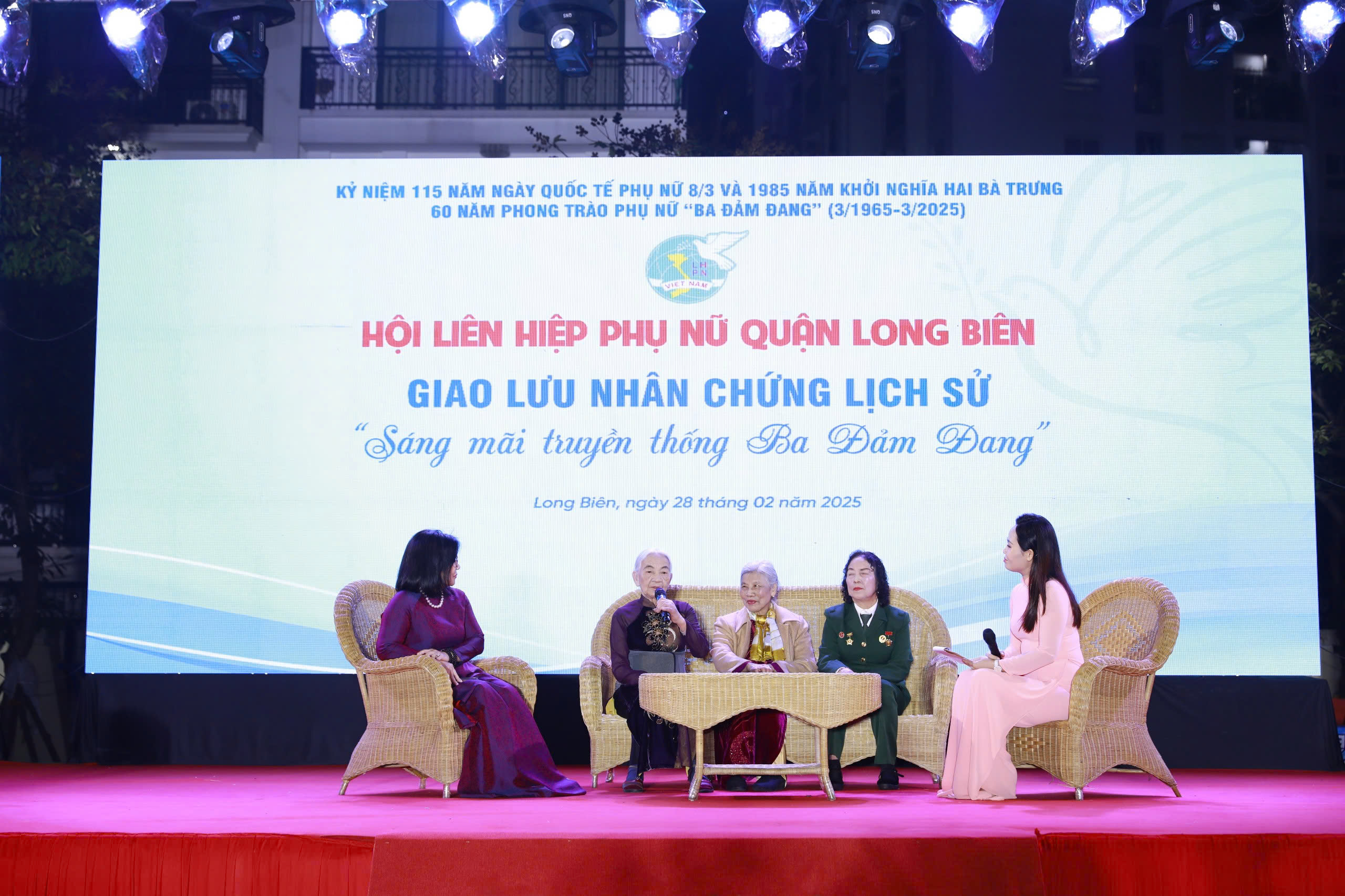 Hội LHPN quận Long Biên: Giao lưu nhân chứng lịch sử “Sáng mãi truyền thống phụ nữ Ba đảm đang” - ảnh 5