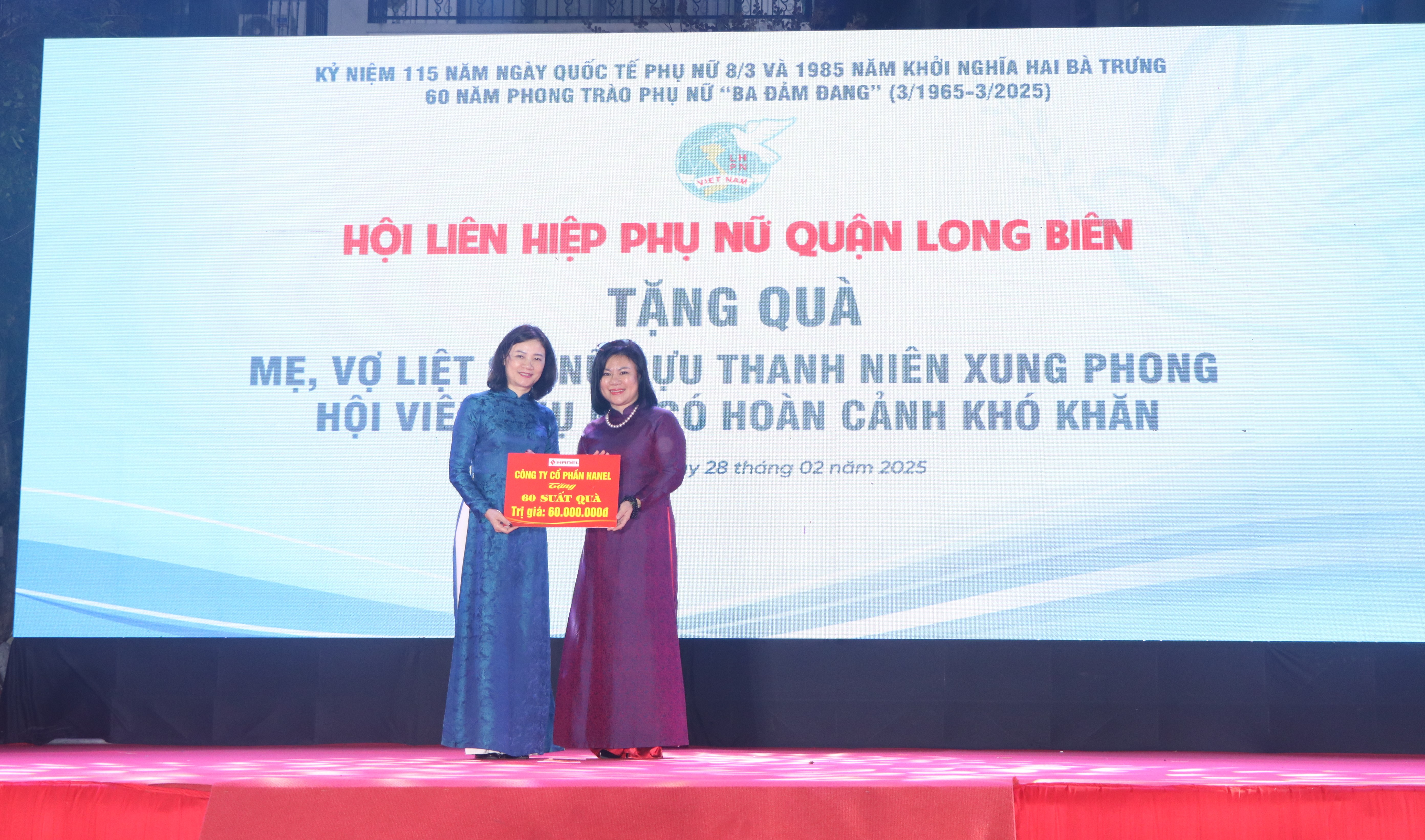 Hội LHPN quận Long Biên: Giao lưu nhân chứng lịch sử “Sáng mãi truyền thống phụ nữ Ba đảm đang” - ảnh 13