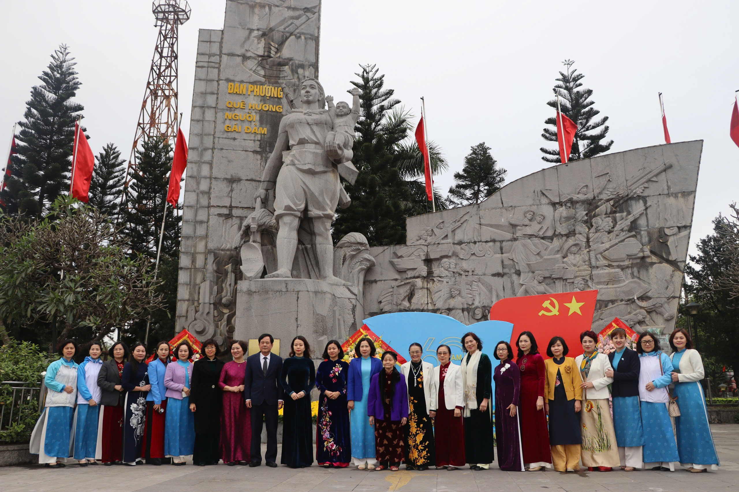 Hình ảnh đẹp của những nhân chứng lịch sử, những người trực tiếp tham gia phong trào phụ nữ “Ba đảm đang” - ảnh 2