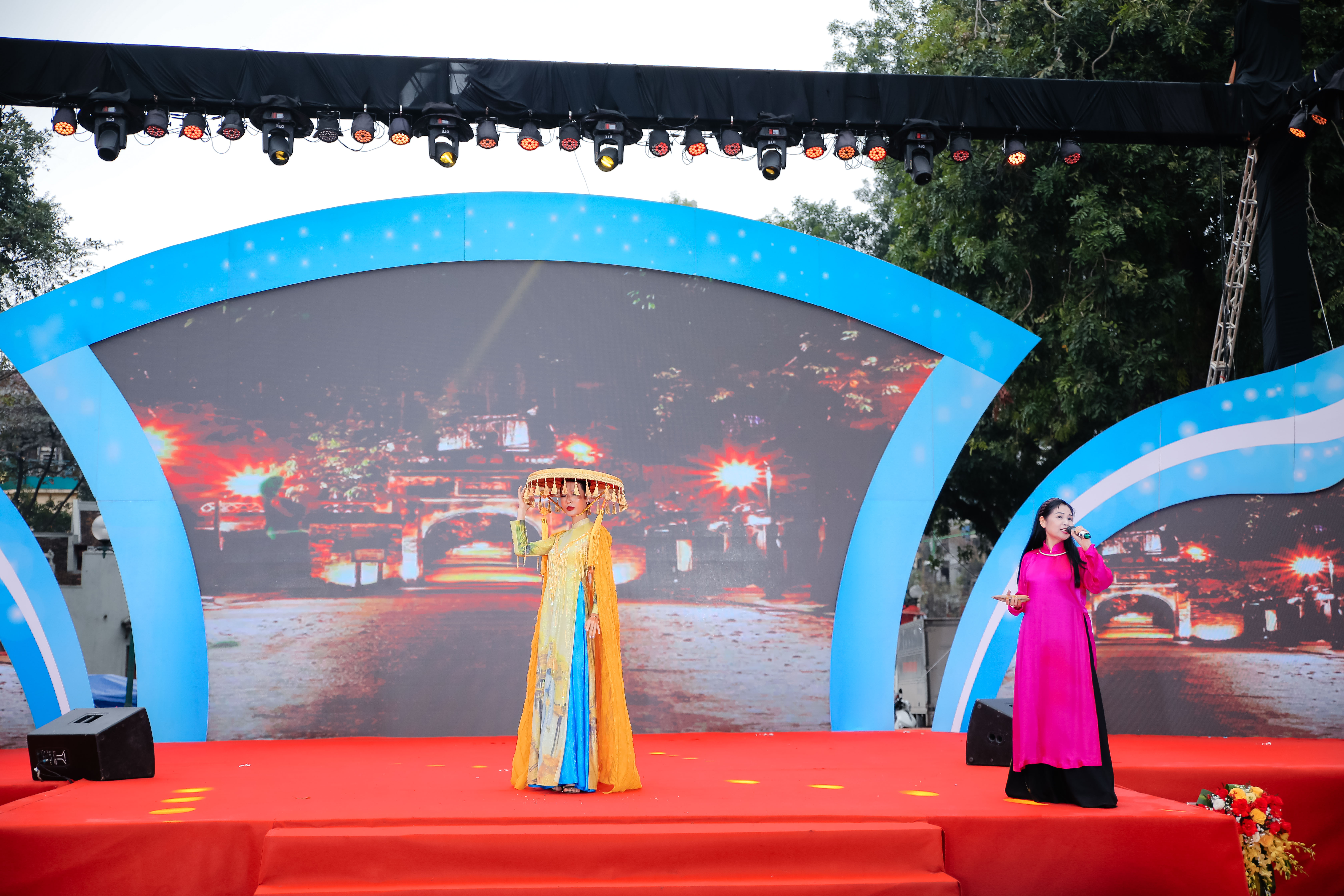 Lan tỏa thông điệp vì hòa bình, tình yêu Hà Nội, ý chí khát vọng vươn lên của phụ nữ trong kỷ nguyên mới - ảnh 2
