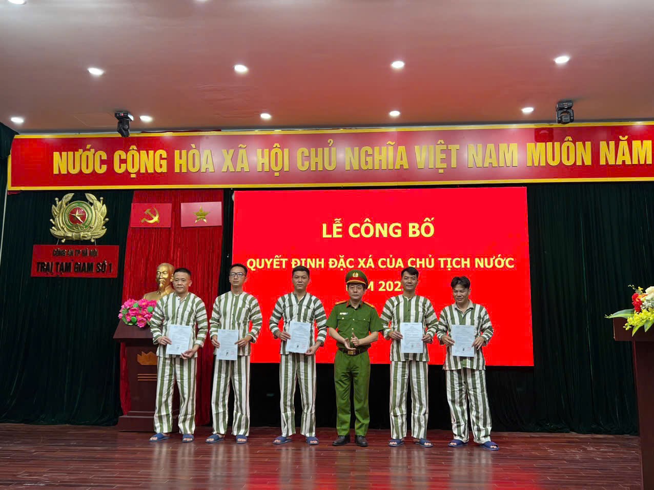 Công an TP Hà Nội công bố Quyết định đặc xá cho 139 phạm nhân - ảnh 1