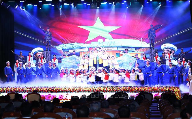 Chủ tịch nước dự Lễ kỷ niệm 70 năm Ngày thành lập Hải quân nhân dân Việt Nam - ảnh 6
