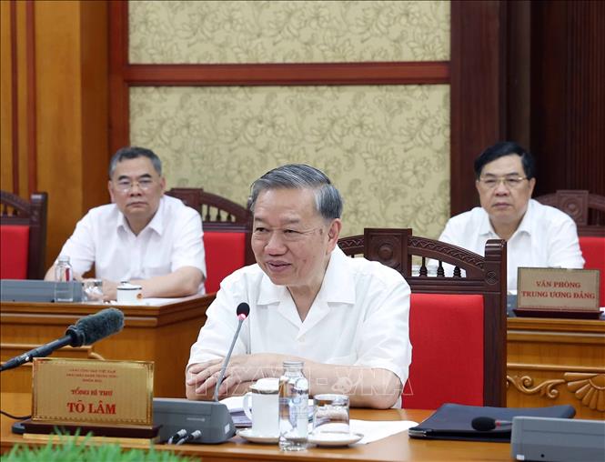 Tổng Bí thư: Lấy ý kiến nhân dân về nội dung sửa đổi, bổ sung Hiến pháp năm 2013 đảm bảo đúng tiến độ để trình Quốc hội - ảnh 1