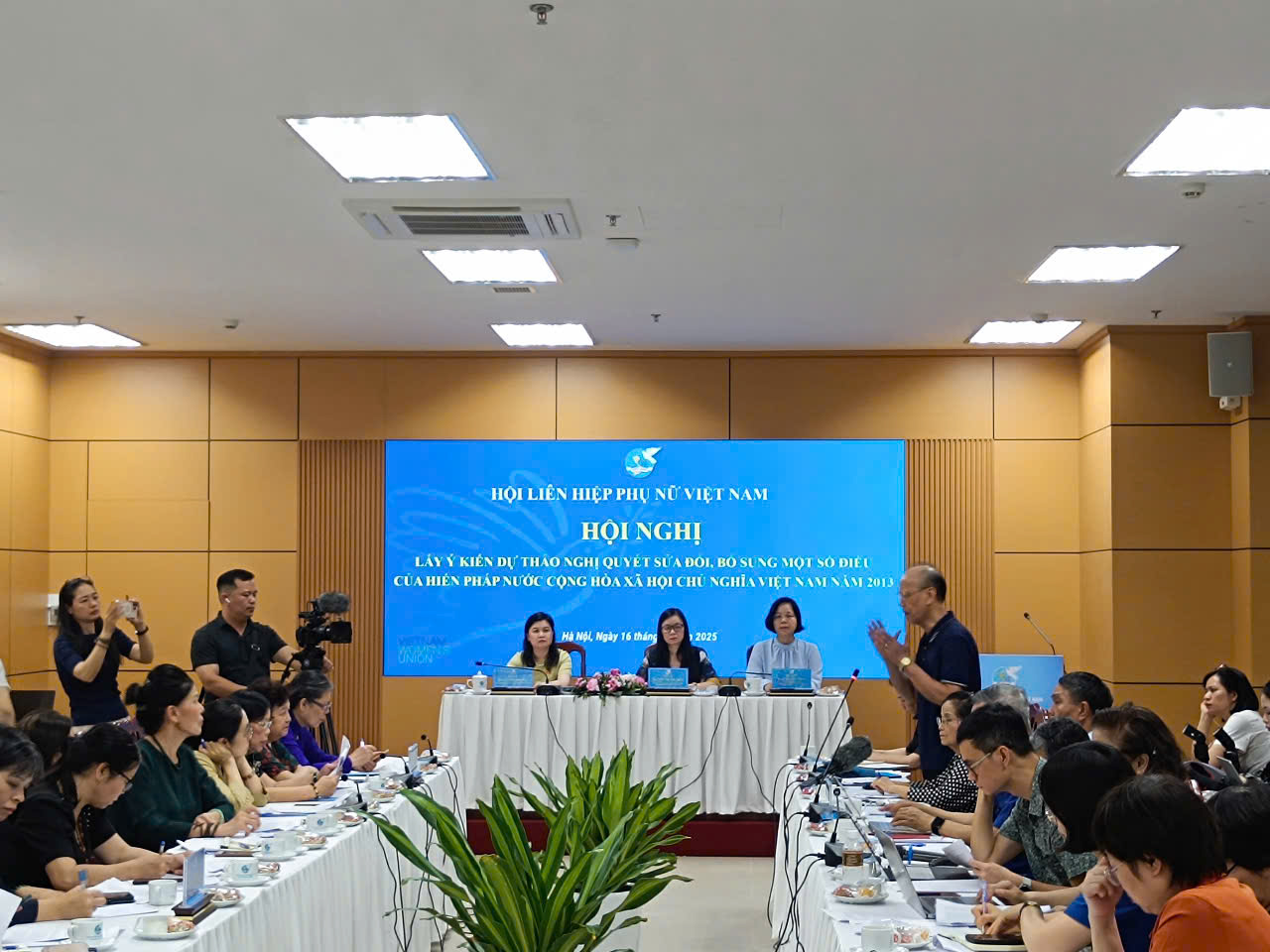 Hội LHPN Việt Nam: Lấy ý kiến dự thảo Nghị quyết sửa đổi, bổ sung một số điều của Hiến pháp năm 2013 - ảnh 2