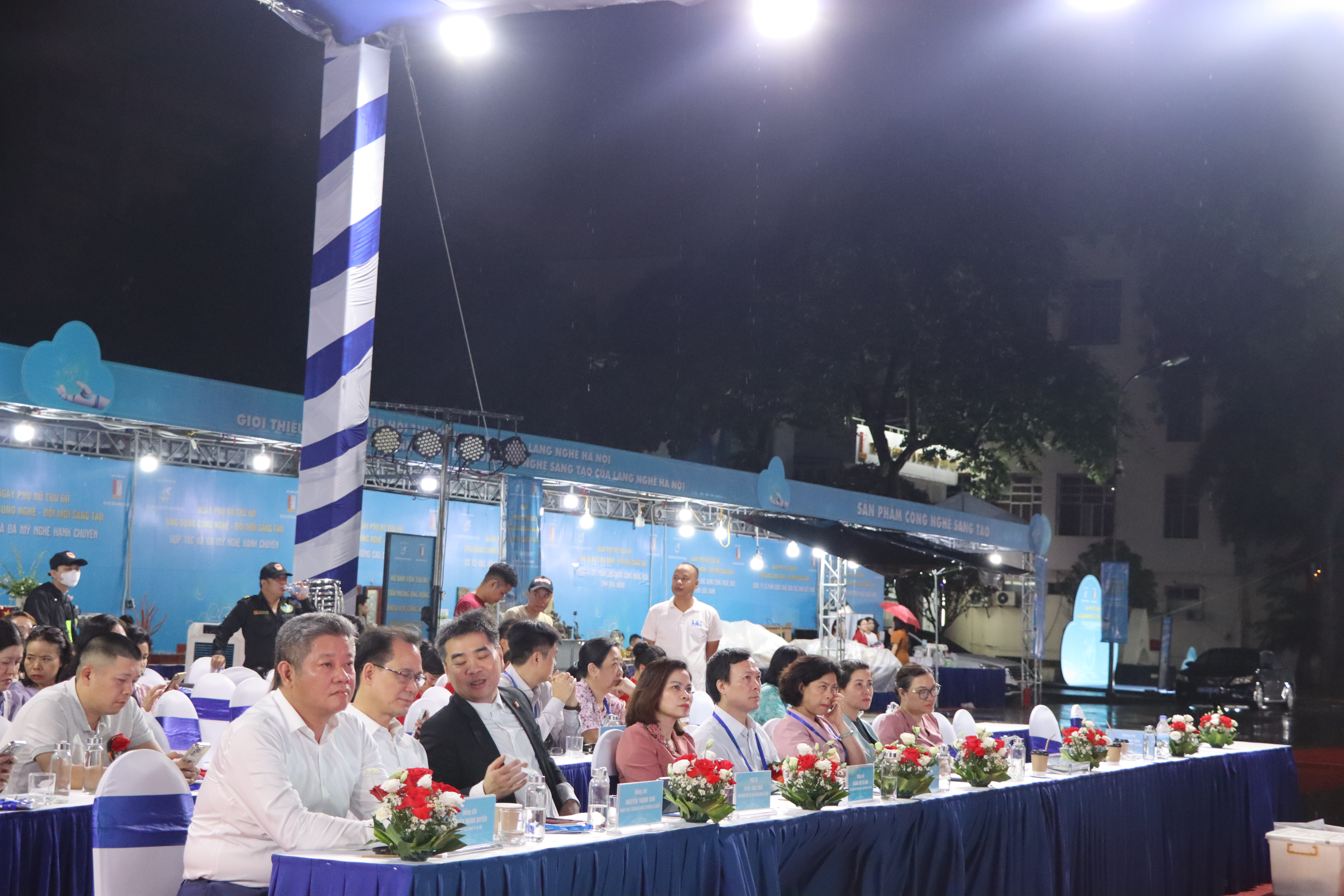 Khai mạc Ngày Phụ nữ Thủ đô ứng dụng công nghệ và đổi mới sáng tạo năm 2025 - ảnh 3