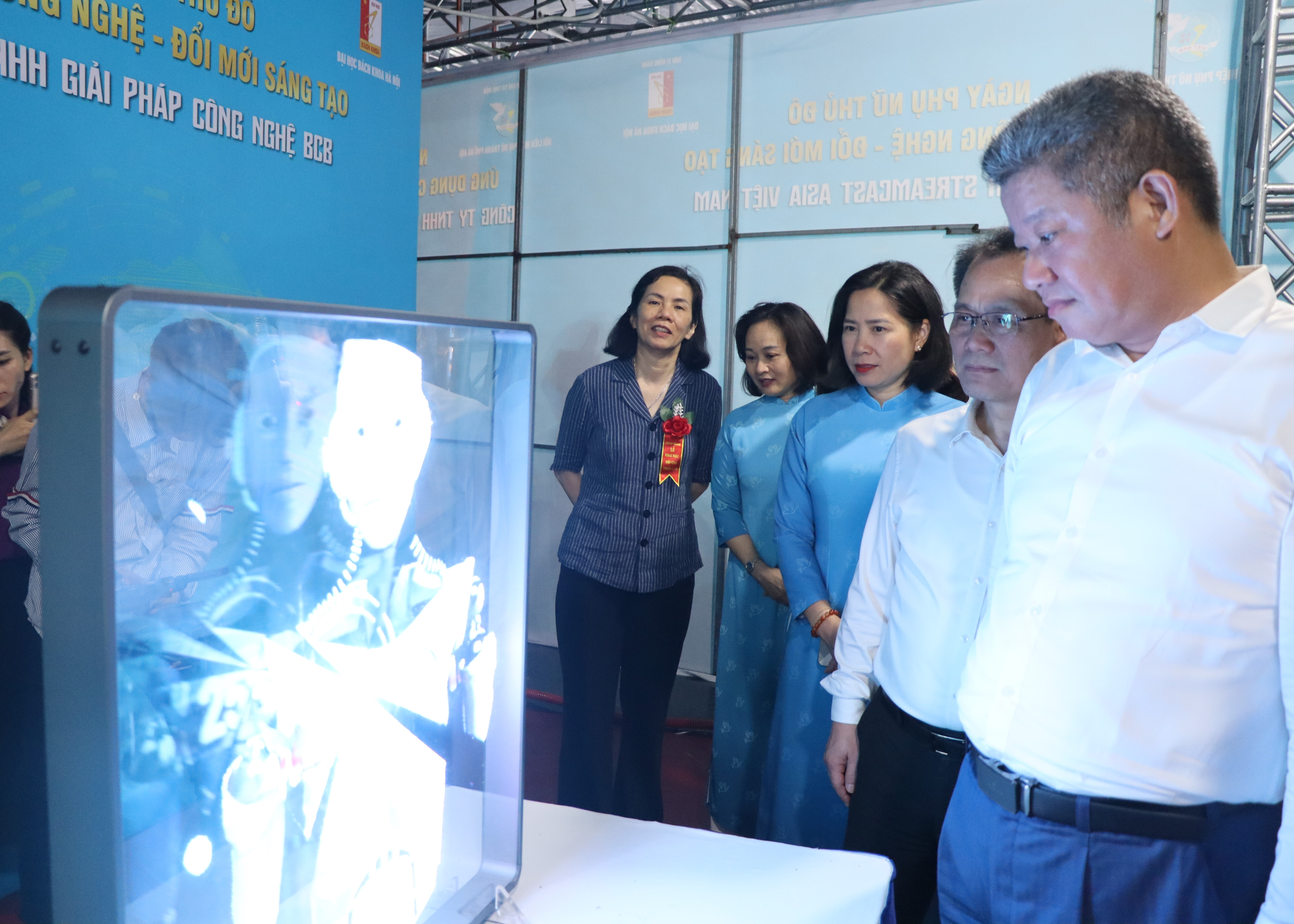 Khai mạc Ngày Phụ nữ Thủ đô ứng dụng công nghệ và đổi mới sáng tạo năm 2025 - ảnh 10