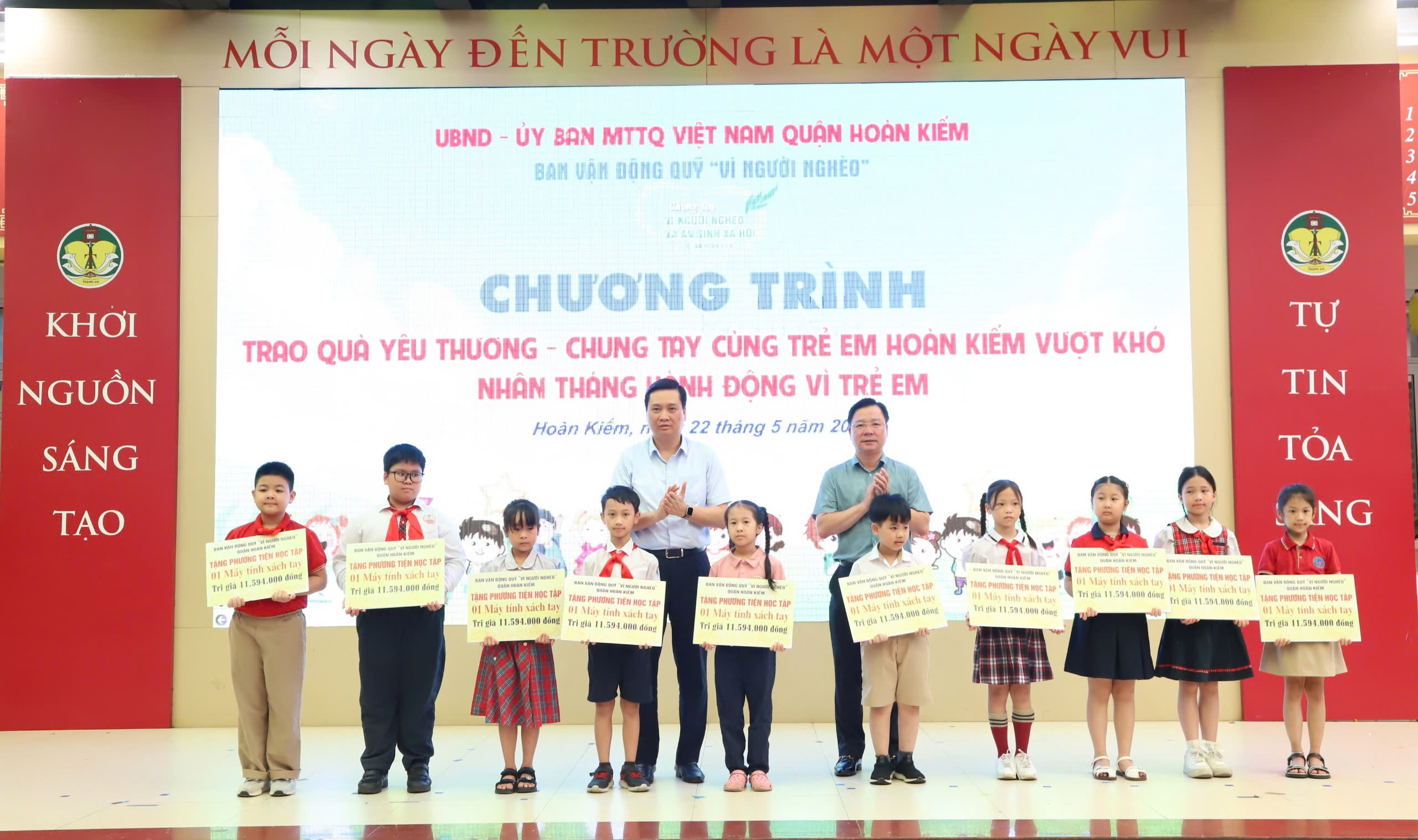 “Trao quà yêu thương - Chung tay cùng trẻ em Hoàn Kiếm vượt khó” nhân dịp 1/6 - ảnh 1