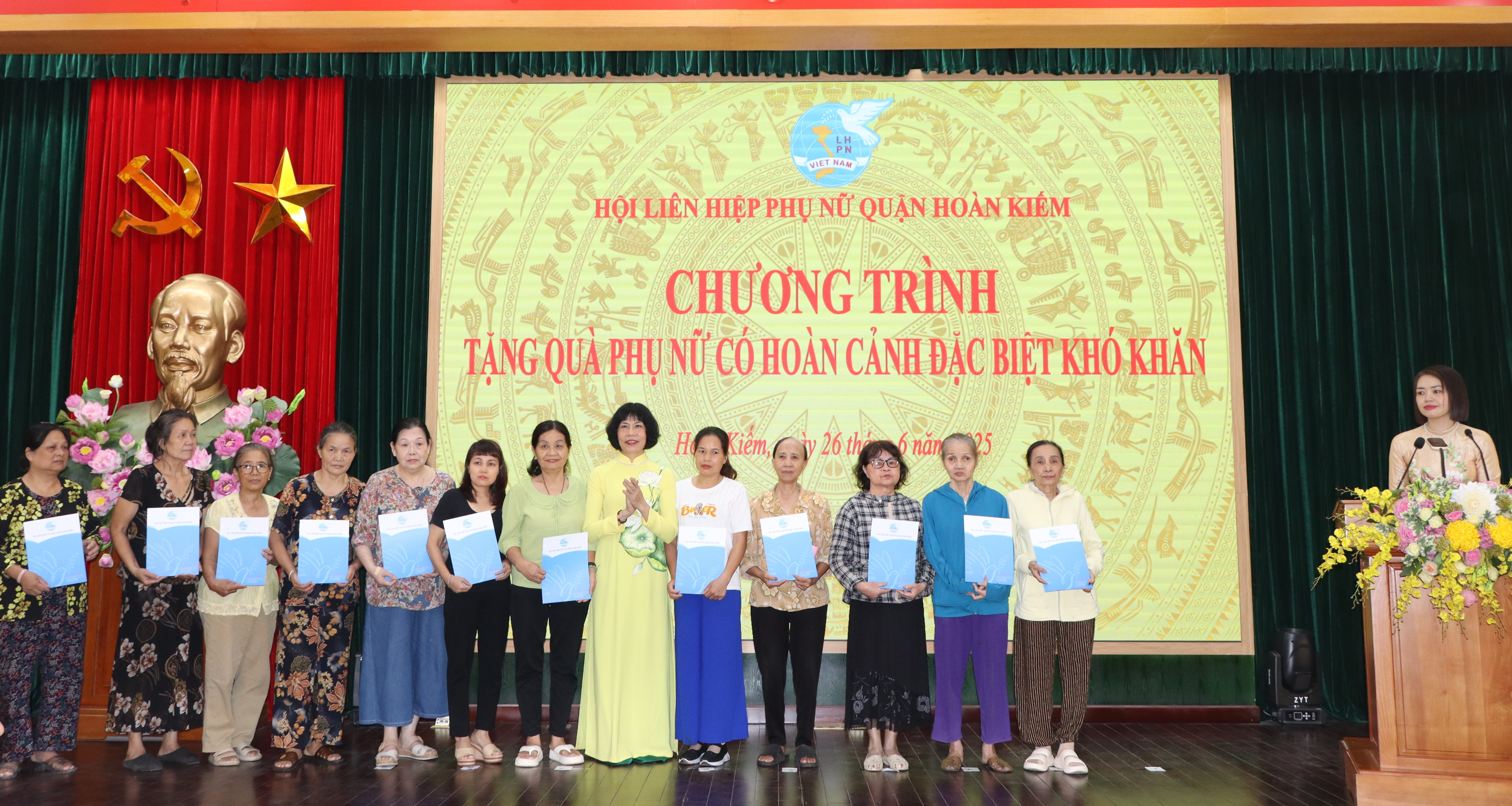 Hội LHPN quận Hoàn Kiếm: Ra mắt cuốn lịch sử truyền thống Hội LHPN quận Hoàn Kiếm (1930-2021) - ảnh 11