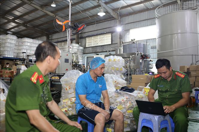 Dầu ăn 'bẩn' - trách nhiệm không thể 'trôi' theo dầu - ảnh 1