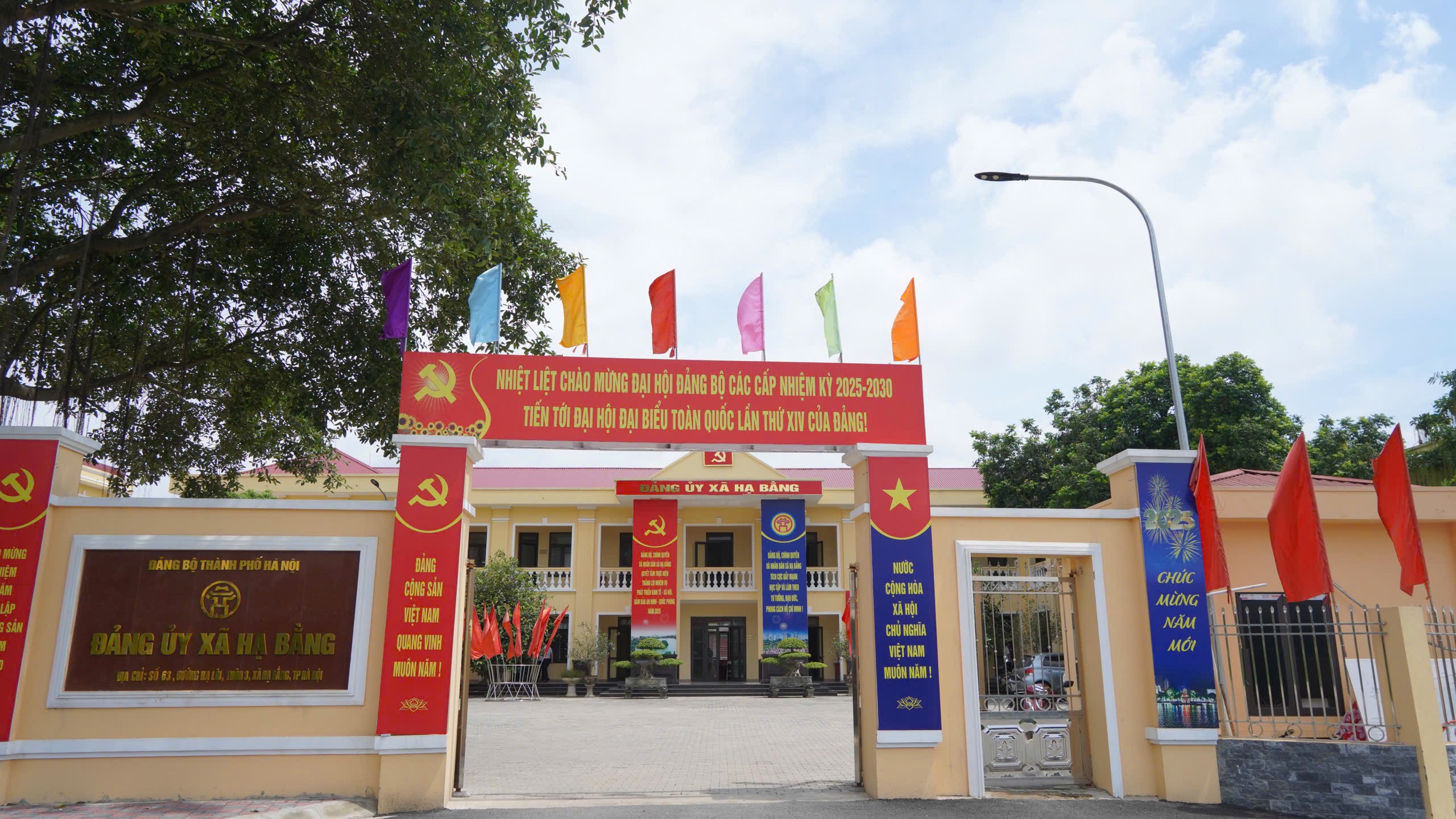 Các xã, phường đồng loạt ra quân tổng vệ sinh môi trường cho buổi lễ công bố vận hành chính quyền 2 cấp - ảnh 6