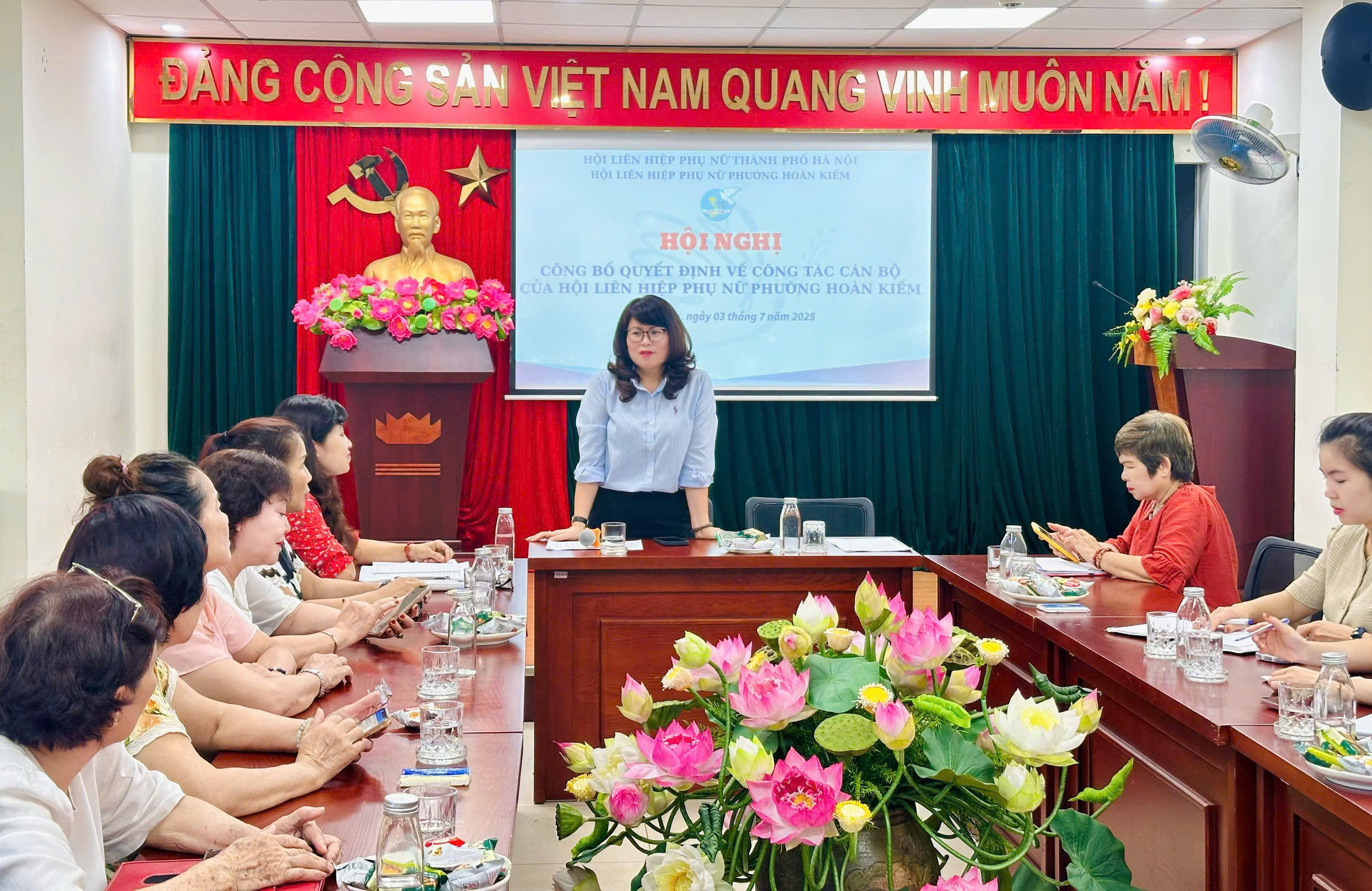 Hội LHPN phường Hoàn Kiếm: Công bố các quyết định về công tác tổ chức và cán bộ Hội - ảnh 1