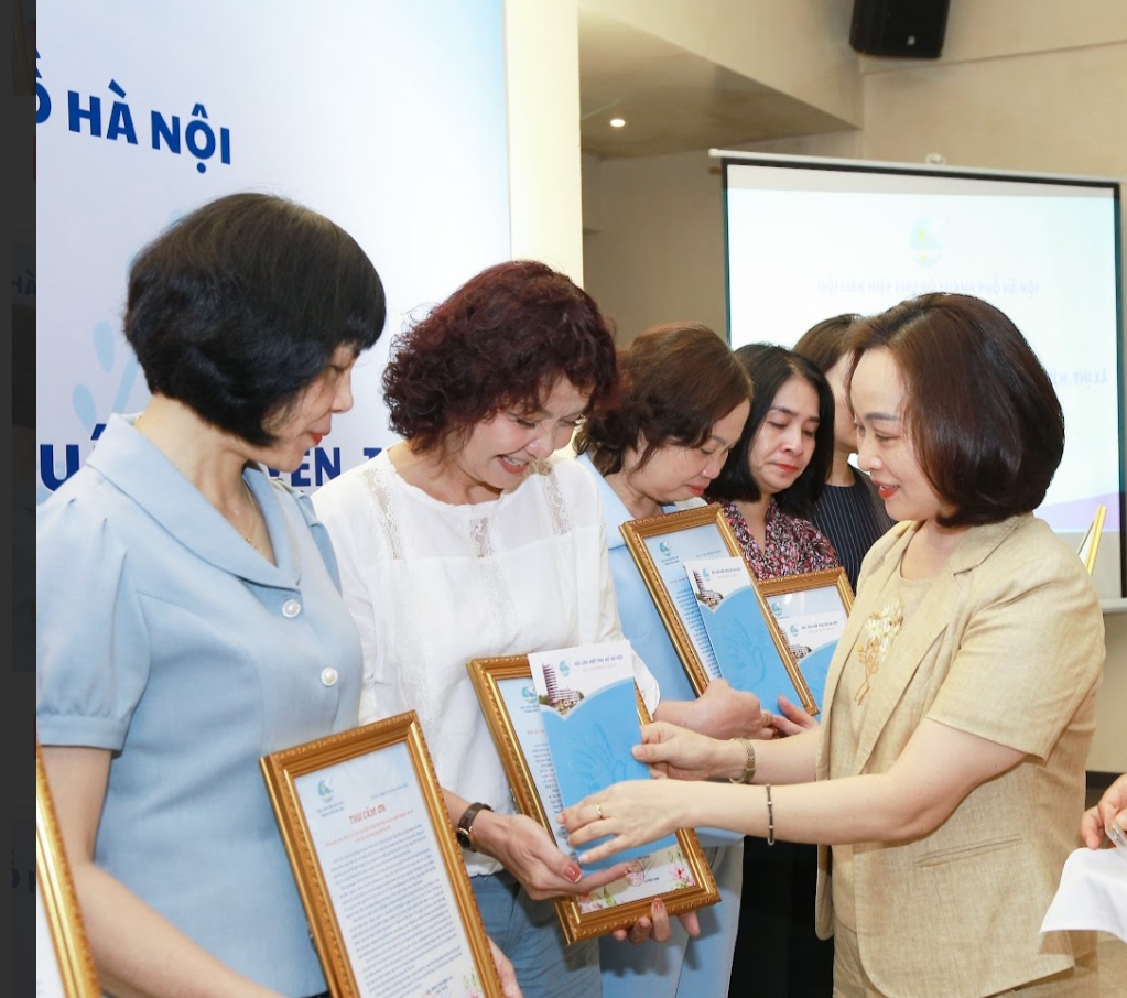 Hội LHPN Hà Nội: Tiếp tục “truyền lửa” cho thế hệ cán bộ Hội trong giai đoạn phát triển mới - ảnh 4