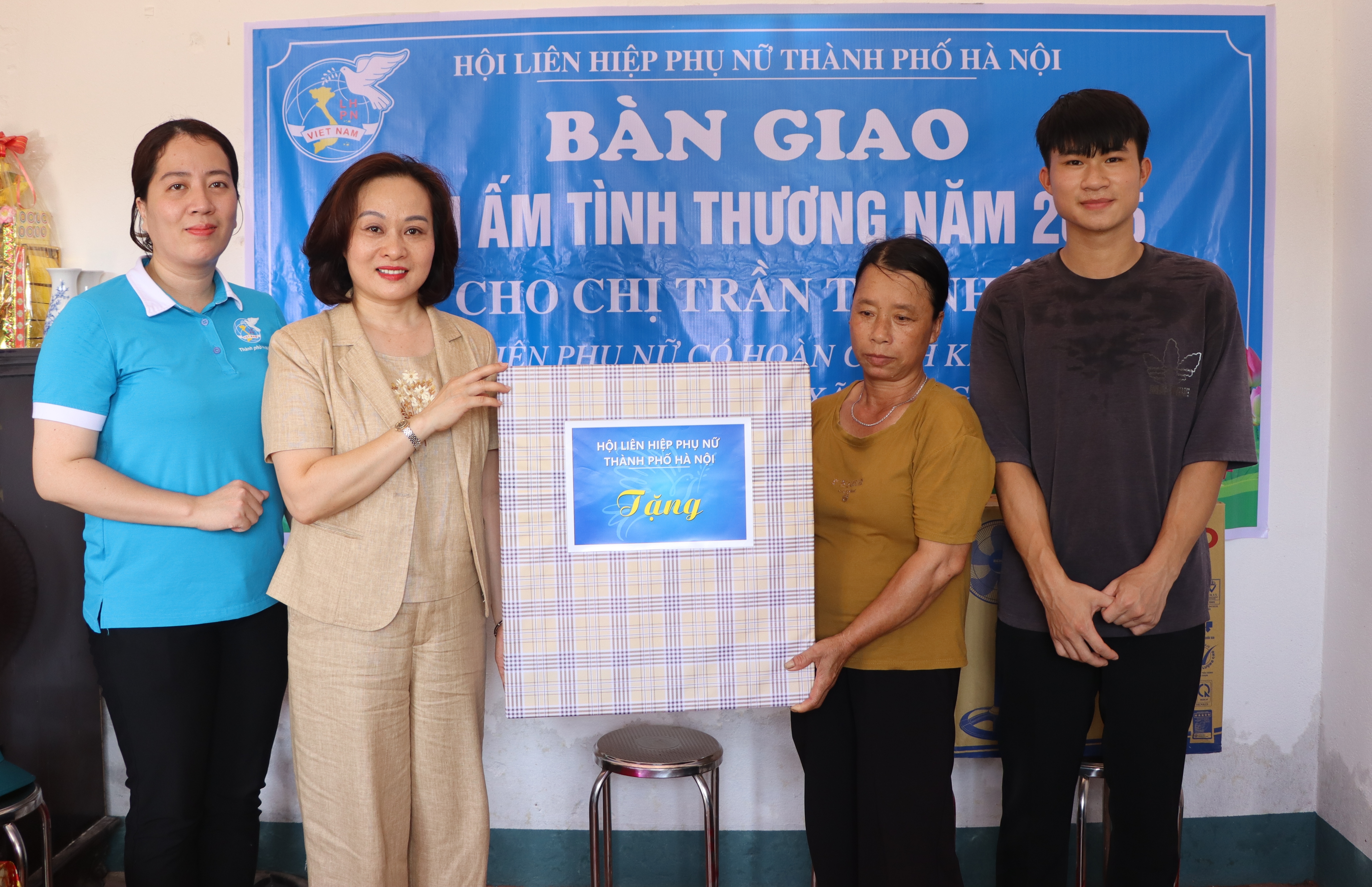 Hội LHPN Hà Nội: Bàn giao mái ấm tình thương cho hội viên phụ nữ có hoàn cảnh khó khăn xã Trung Giã - ảnh 6