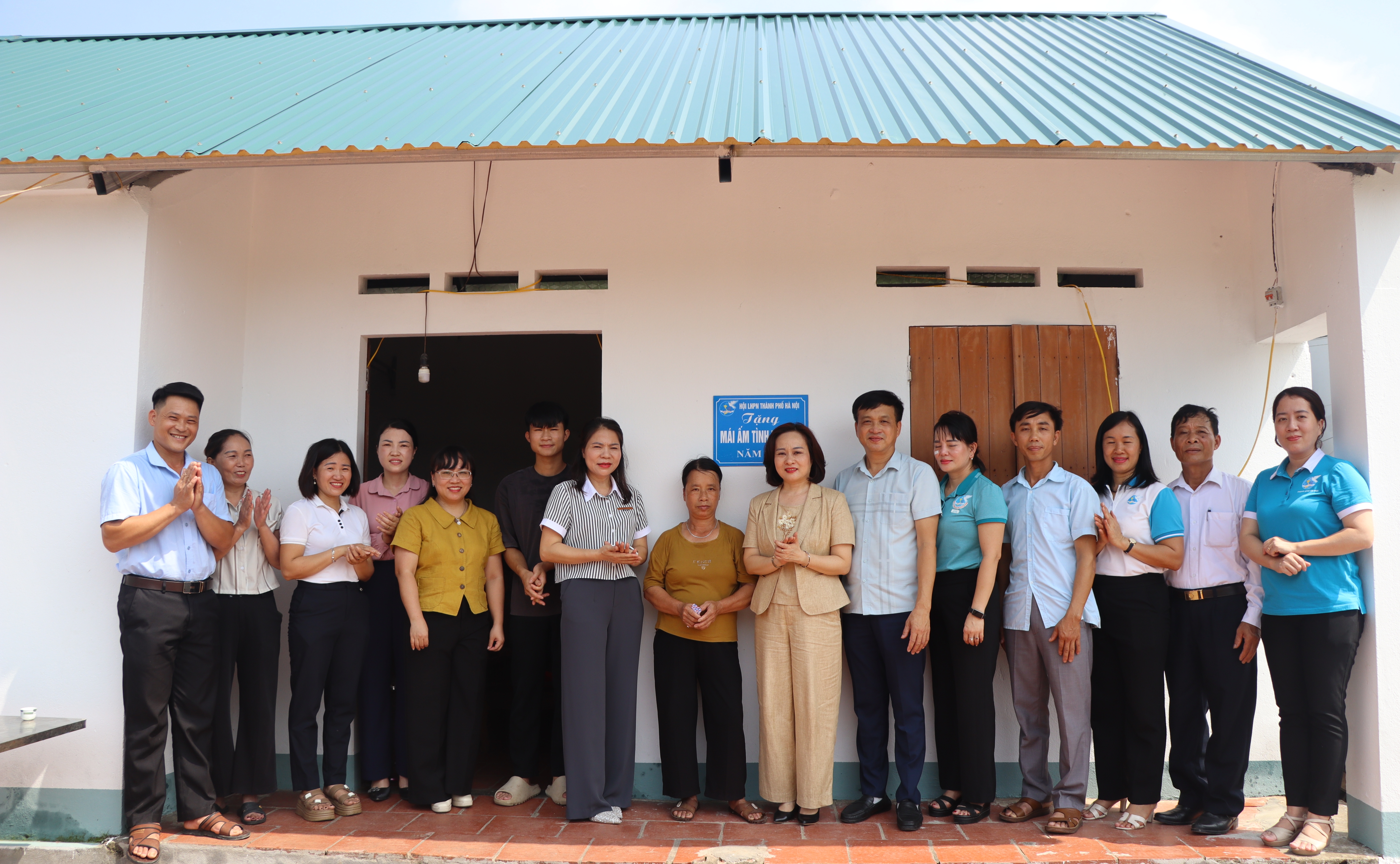 Hội LHPN Hà Nội: Bàn giao mái ấm tình thương cho hội viên phụ nữ có hoàn cảnh khó khăn xã Trung Giã - ảnh 1