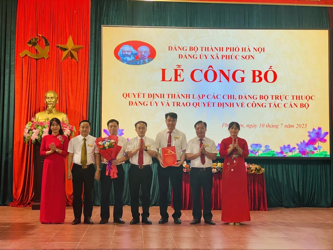 Đảng uỷ xã Phúc Sơn: Công bố các quyết định thành lập tổ chức Đảng - ảnh 1