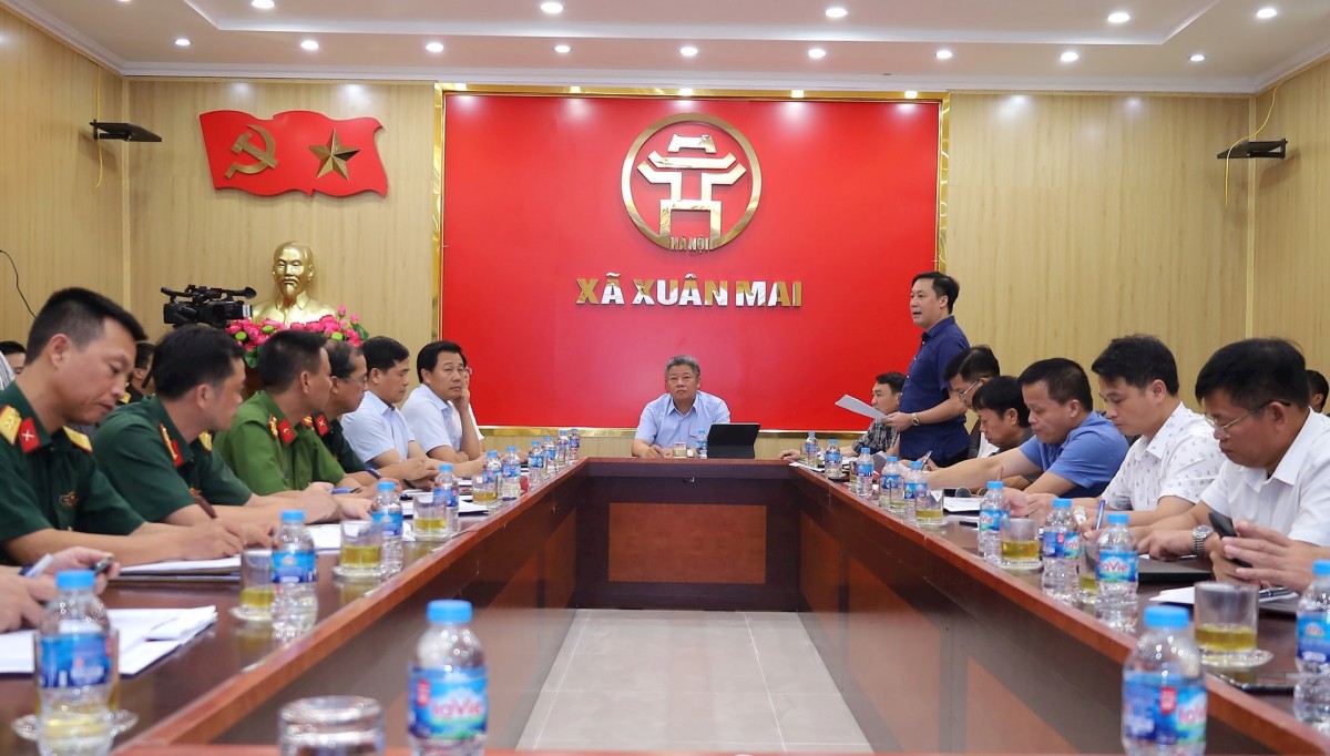 Phó Chủ tịch UBND TP Hà Nội Nguyễn Mạnh Quyền kiểm tra công tác ứng phó với cơn bão số 3 tại xã Xuân Mai và Trần Phú - ảnh 1