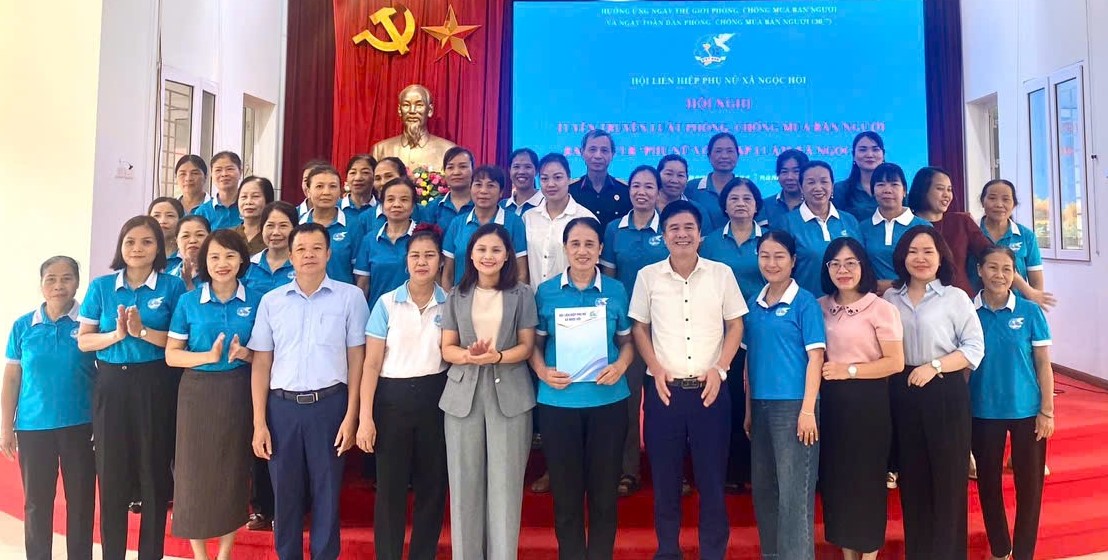 Hội LHPN xã Ngọc Hồi tổ chức ra mắt mô hình CLB “Phụ nữ với pháp luật” năm 2025 - ảnh 1