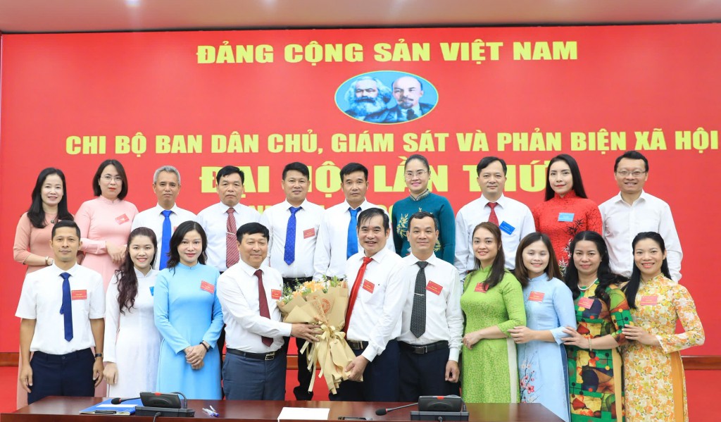 Nâng cao chất lượng sinh hoạt chi bộ, xây dựng chi bộ “4 tốt” - ảnh 3