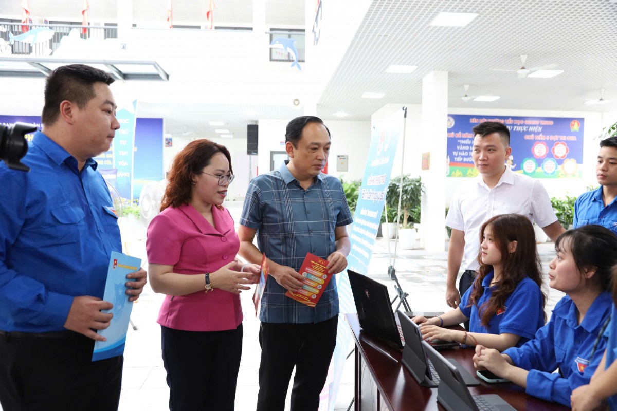 Phường Cửa Nam tổ chức chiến dịch 45 ngày đêm hỗ trợ chuyển đổi số trong vận hành chính quyền 2 cấp - ảnh 3