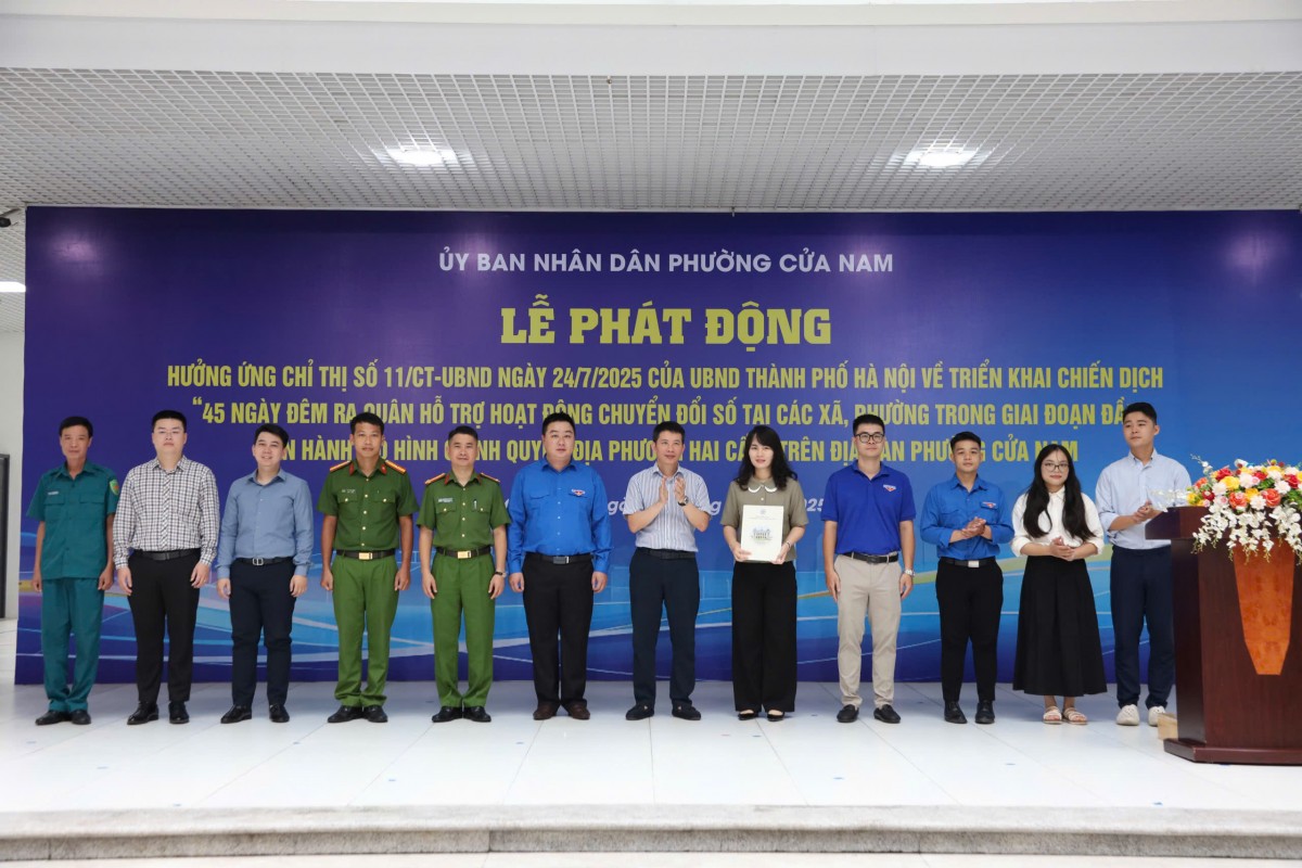 Phường Cửa Nam tổ chức chiến dịch 45 ngày đêm hỗ trợ chuyển đổi số trong vận hành chính quyền 2 cấp - ảnh 1