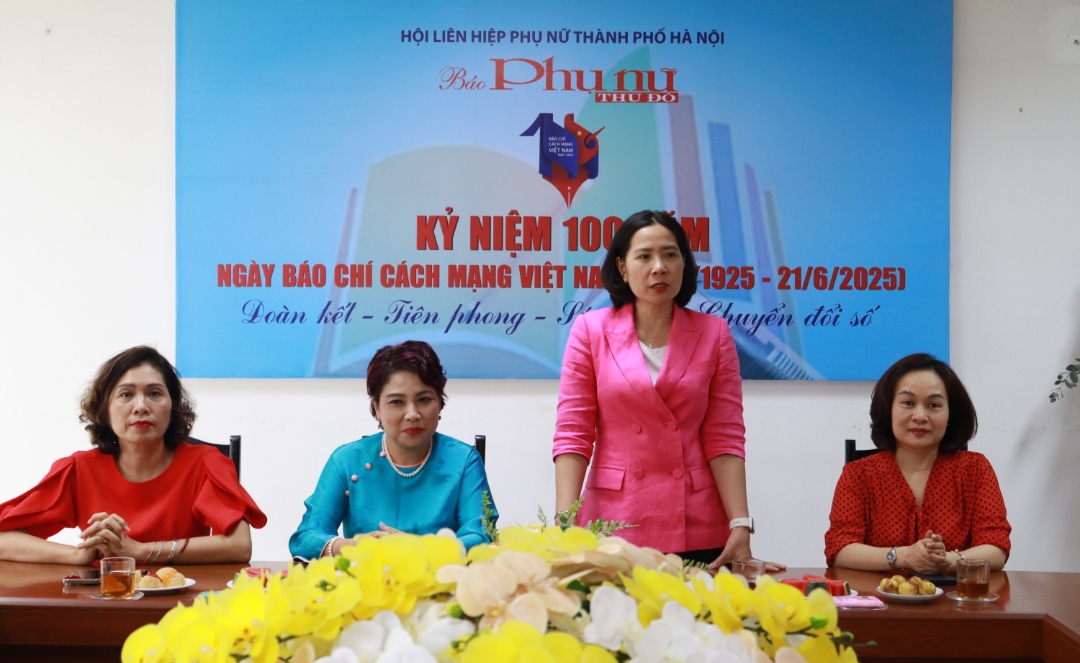 Lãnh đạo Ủy ban MTTQ Việt Nam TP, Hội LHPN Hà Nội thăm, chúc mừng báo Phụ nữ Thủ đô - ảnh 2