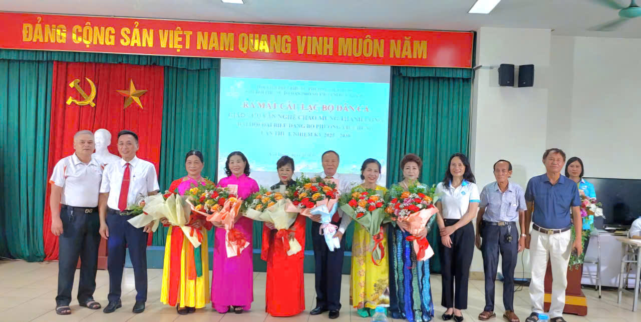 Hội LHPN phường Việt Hưng ra mắt Câu lạc bộ Dân ca chào mừng Đại hội đảng bộ phường - ảnh 1