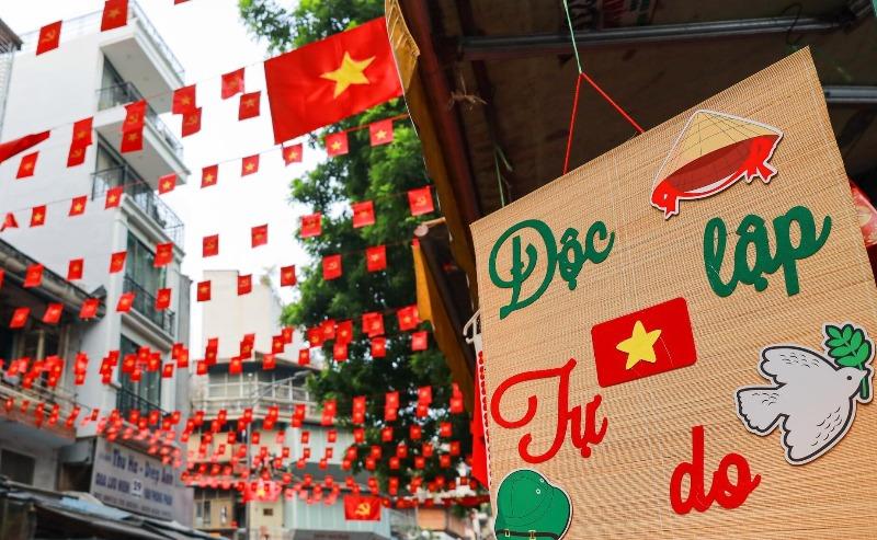 Phường Long Biên: Triển khai tặng quà cho người dân nhân dịp kỷ niệm 2/9 - ảnh 1