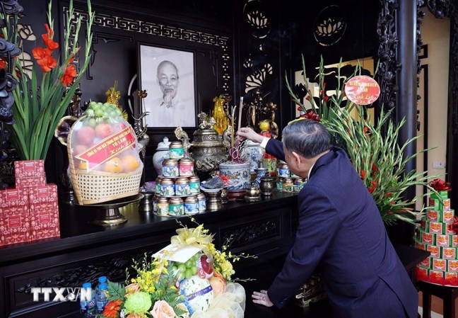 Tổng Bí thư Tô Lâm dâng hương tưởng niệm Chủ tịch Hồ Chí Minh tại Di tích nhà số 48 Hàng Ngang - ảnh 2