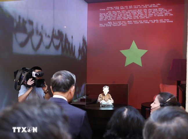 Tổng Bí thư Tô Lâm dâng hương tưởng niệm Chủ tịch Hồ Chí Minh tại Di tích nhà số 48 Hàng Ngang - ảnh 5