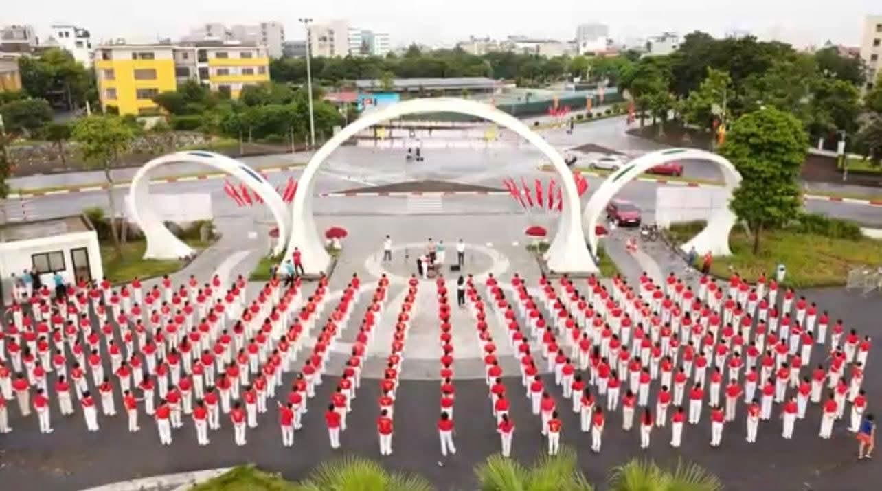 Phụ nữ phường Việt Hưng, Hà Nội đồng hành hỗ trợ lực lượng làm nhiệm vụ A80 - ảnh 16