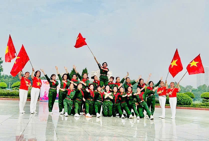 Những hình ảnh đẹp của Phụ nữ Thủ đô thời đại mới “Trung hậu-Sáng tạo-Đảm đang-Thanh lịch” - ảnh 13