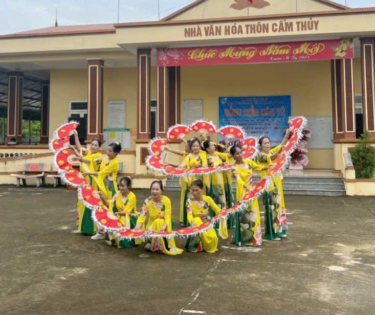 Những hình ảnh đẹp của Phụ nữ Thủ đô thời đại mới “Trung hậu-Sáng tạo-Đảm đang-Thanh lịch” - ảnh 17