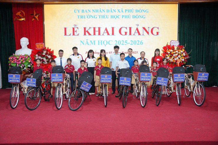 Xã Phù Đổng, TP Hà Nội: Hơn 20.000 học sinh tham dự Lễ khai giảng năm học mới 2025-2026 - ảnh 8
