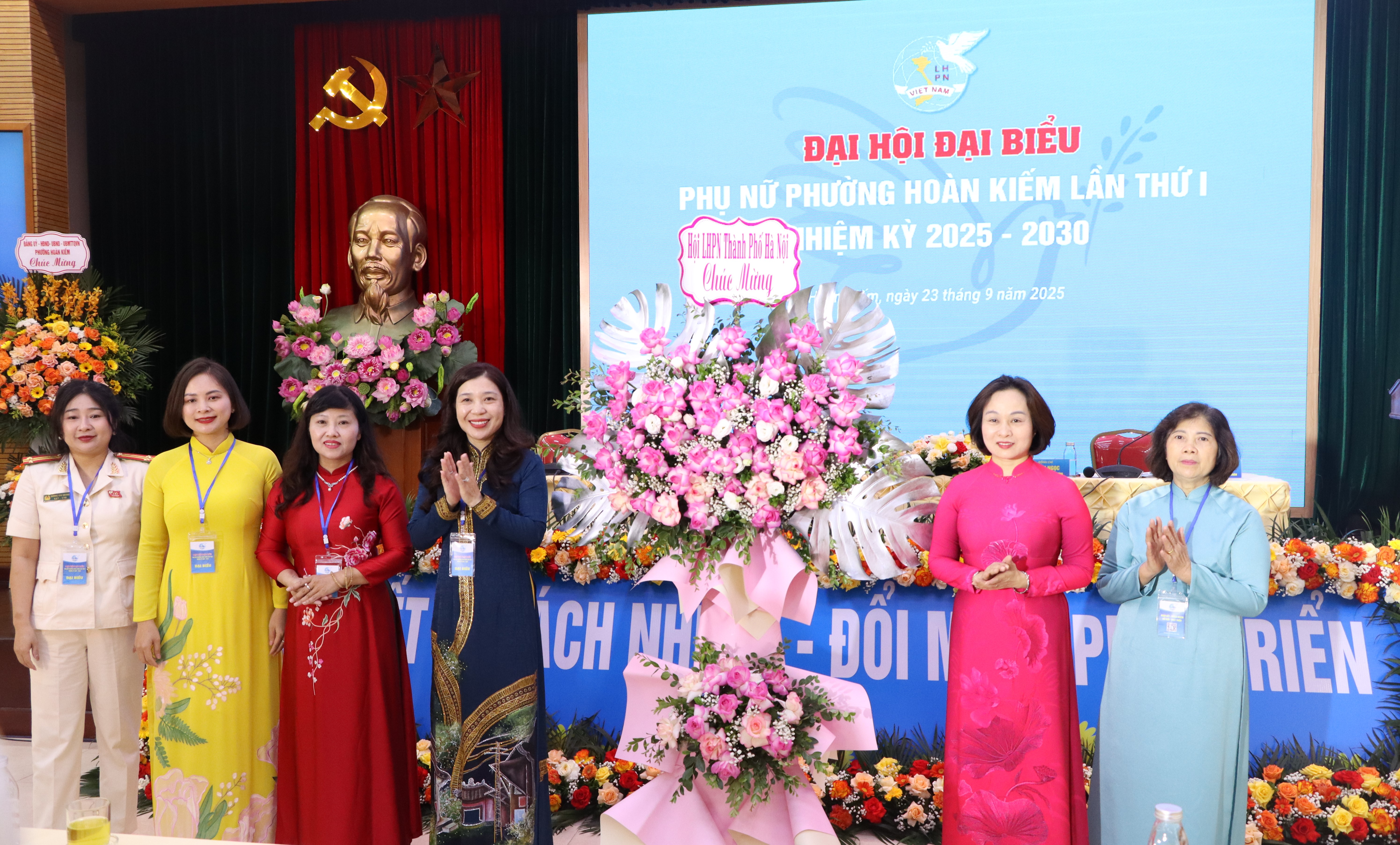 Phụ nữ Hoàn Kiếm thực hiện tốt việc ứng dụng chuyển đổi số trong tổ chức hoạt động Hội và kết nối với hội viên phụ nữ - ảnh 1