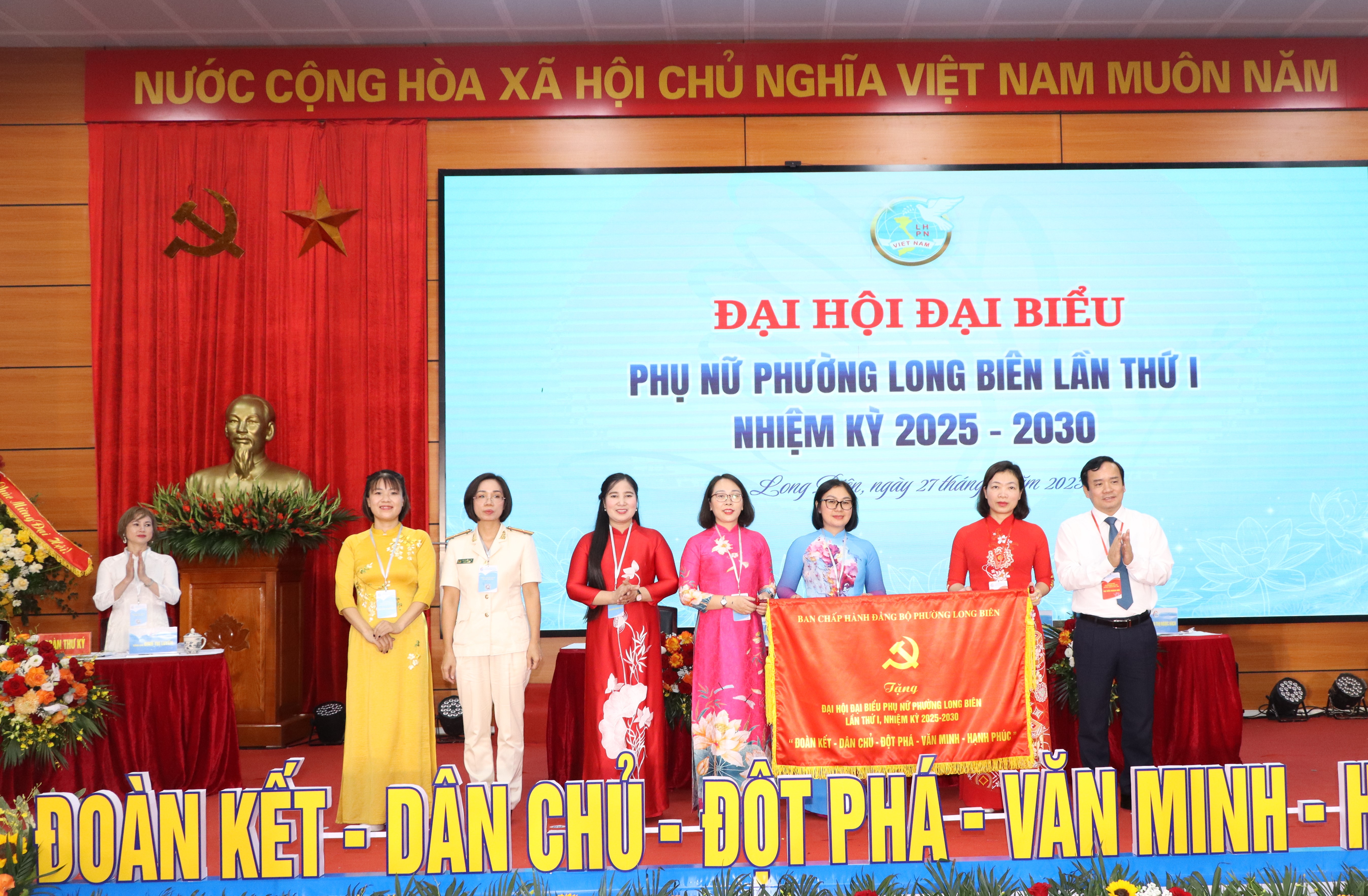 Phụ nữ Long Biên đẩy mạnh chuyển đổi số, ứng dụng công nghệ thông tin trong hoạt động Hội - ảnh 10