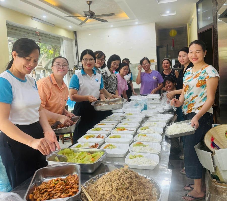 Phụ nữ xã Sóc Sơn chung tay hỗ trợ người dân bị ảnh hưởng sau bão số 10 và 11 - ảnh 1