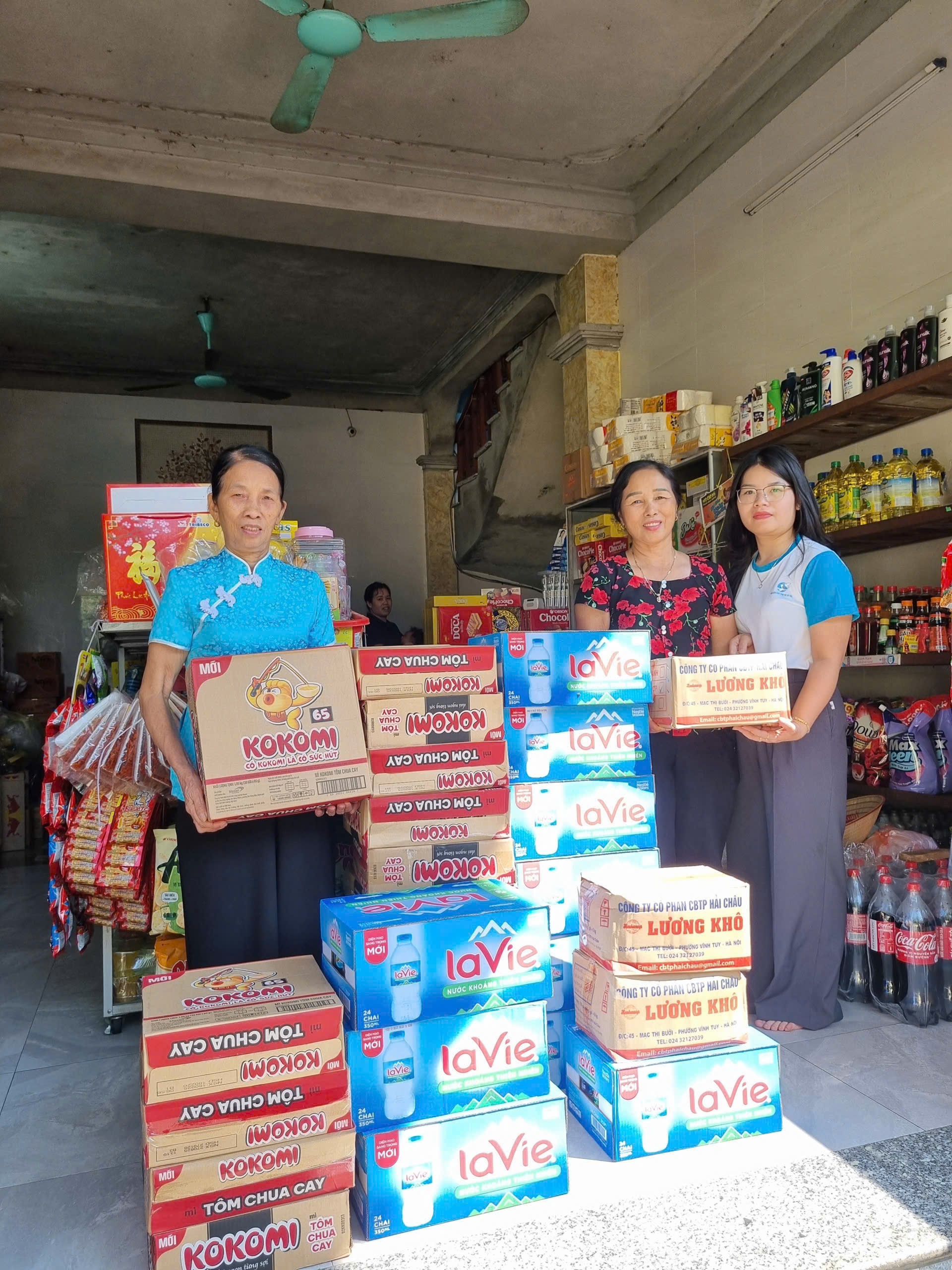 Phụ nữ xã Sóc Sơn chung tay hỗ trợ người dân bị ảnh hưởng sau bão số 10 và 11 - ảnh 6
