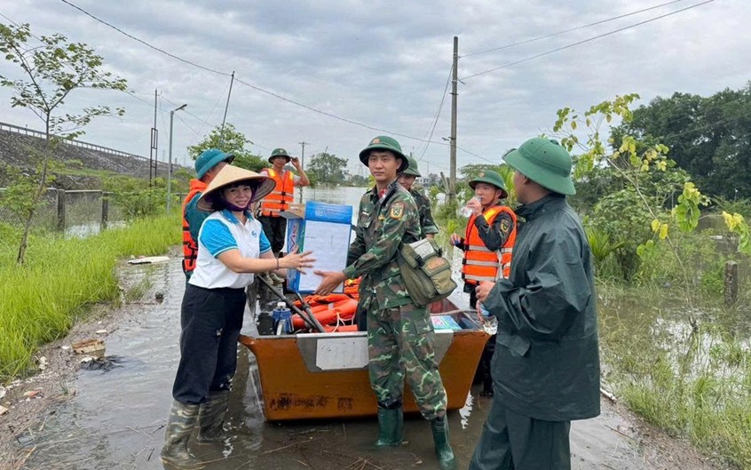 Hội LHPN xã Trung Giã hỗ trợ các hộ dân khắc phục ảnh hưởng bão lũ - ảnh 2