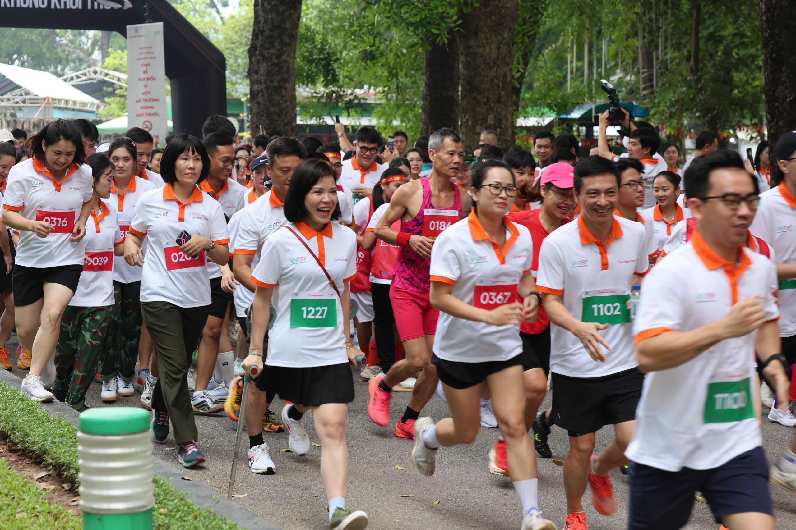 Hơn 1.000 vận động viên tham gia giải “Phụ nữ chạy hưởng ứng Vì môi trường không khói thuốc“ - ảnh 5