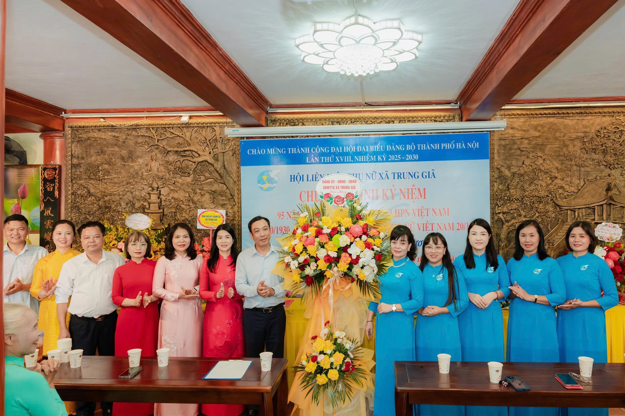Hội LHPN xã Trung Giã khen thưởng 10 tập thể có thành tích xuất sắc trong đợt thi đua chào mừng Đại hội Đảng - ảnh 1