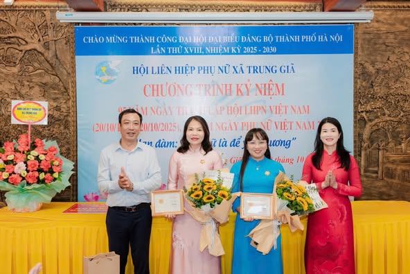 Hội LHPN xã Trung Giã khen thưởng 10 tập thể có thành tích xuất sắc trong đợt thi đua chào mừng Đại hội Đảng - ảnh 2