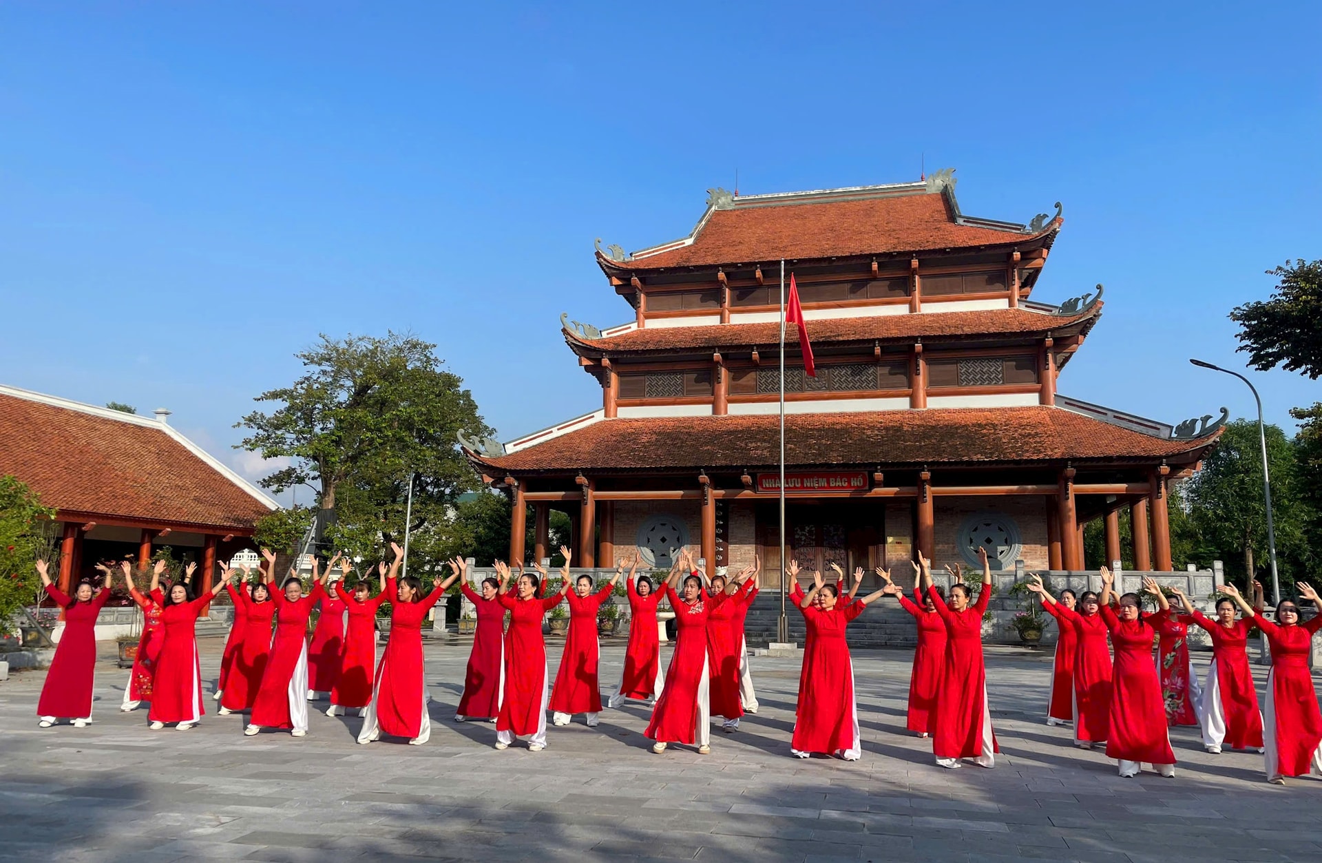 600 người tham gia Đồng diễn áo dài “Phụ nữ Thủ đô – Hội nhập và phát triển” ngày 9/11 - ảnh 1