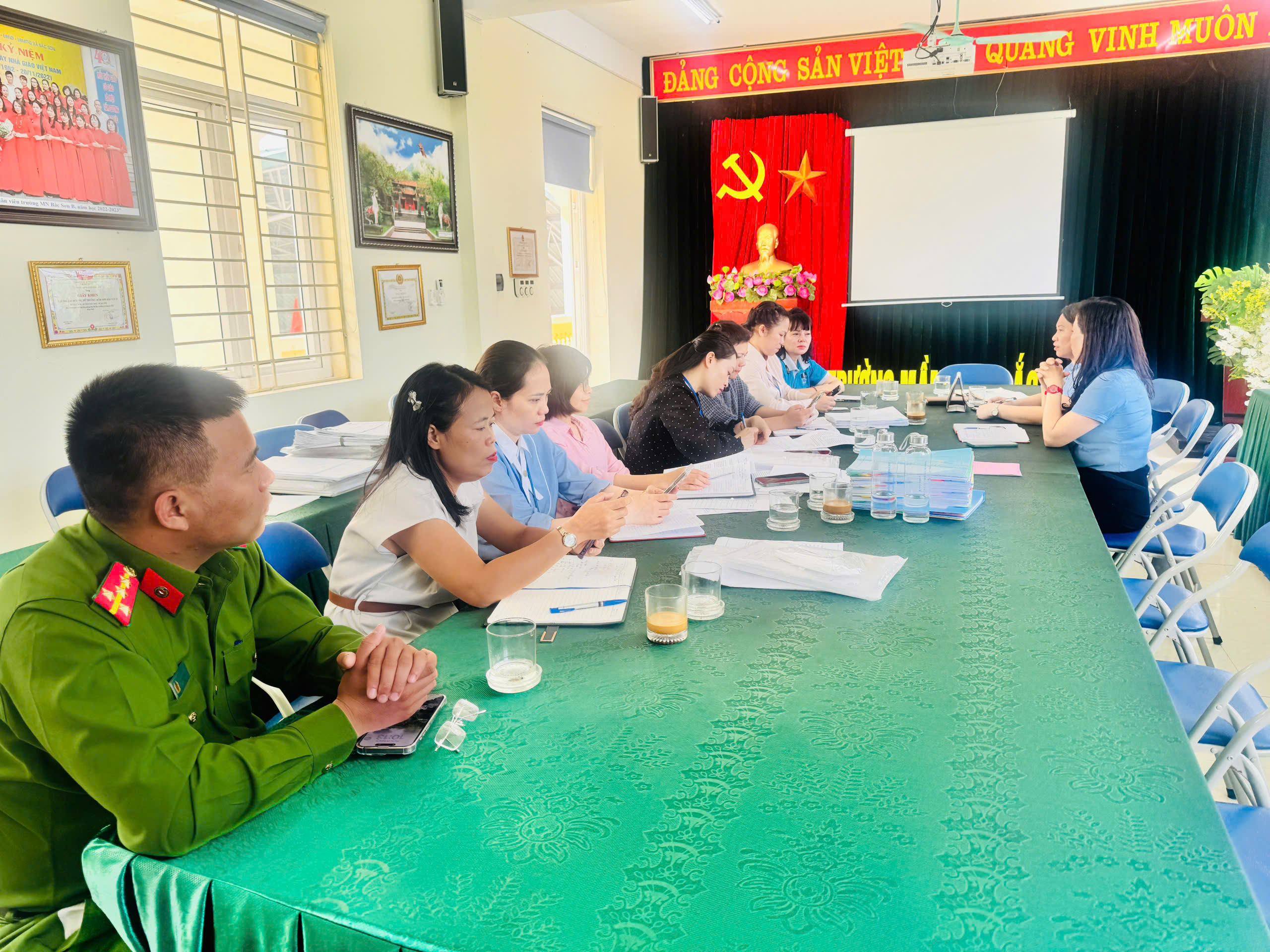 Hội LHPN xã Trung Giã tham gia giám sát công tác an toàn thực phẩm tại trường học - ảnh 1