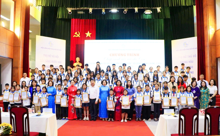  Phụ nữ Thủ đô khẳng định vai trò, vị trí quan trọng trong gia đình và xã hội - ảnh 2